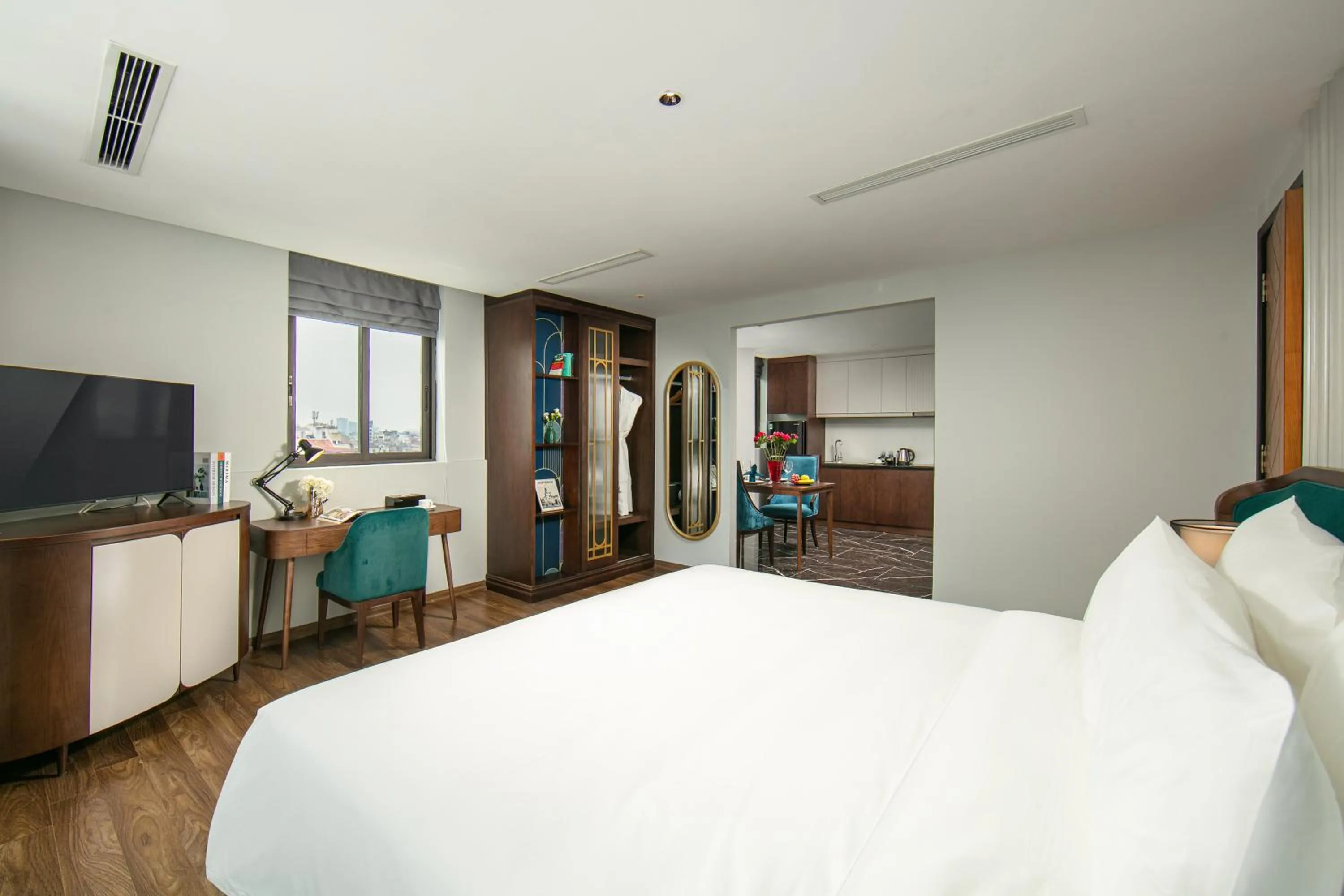 Bedroom, Bed in MAY DE VILLE Lakeside Hotel