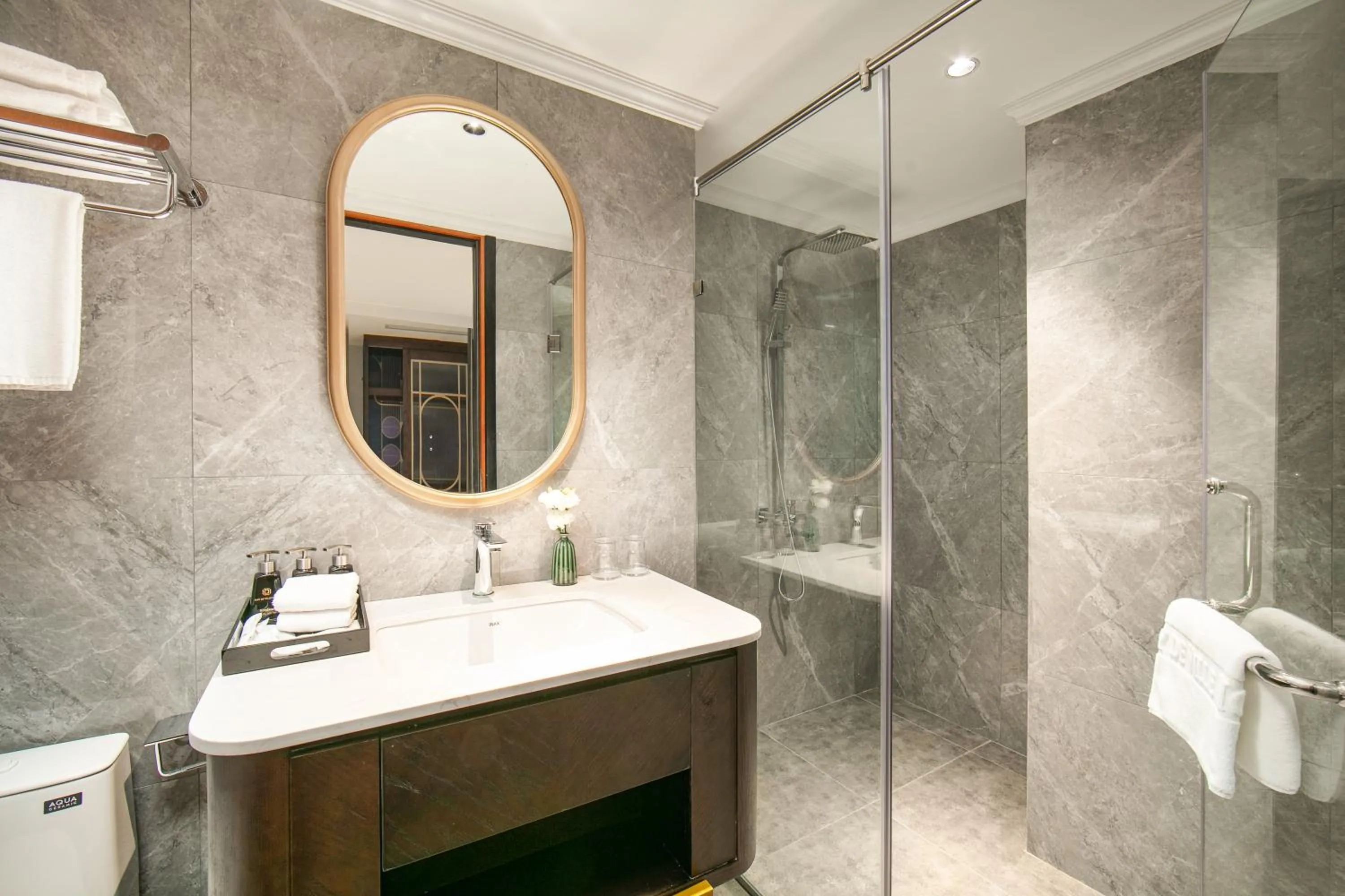 Bathroom in MAY DE VILLE Lakeside Hotel