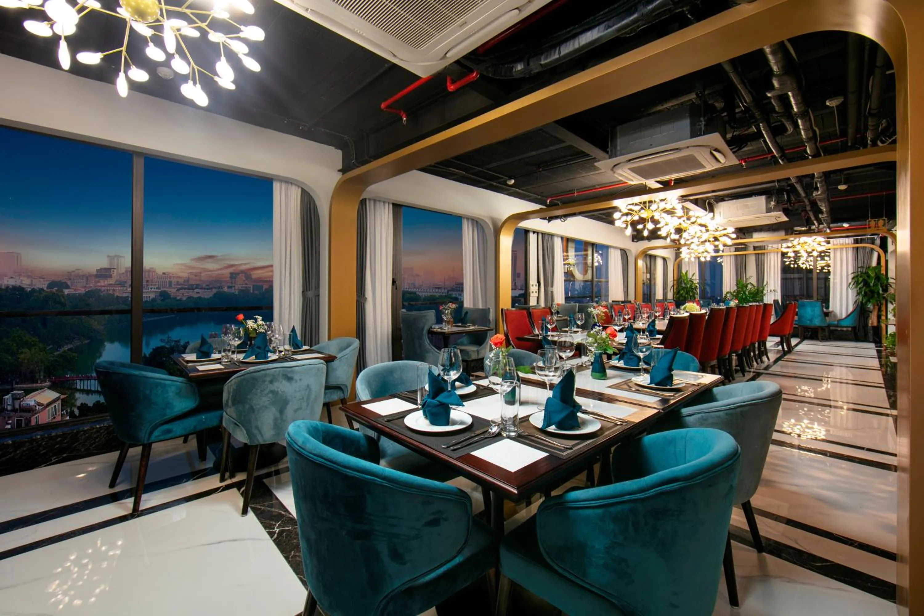 Restaurant/places to eat in MAY DE VILLE Lakeside Hotel