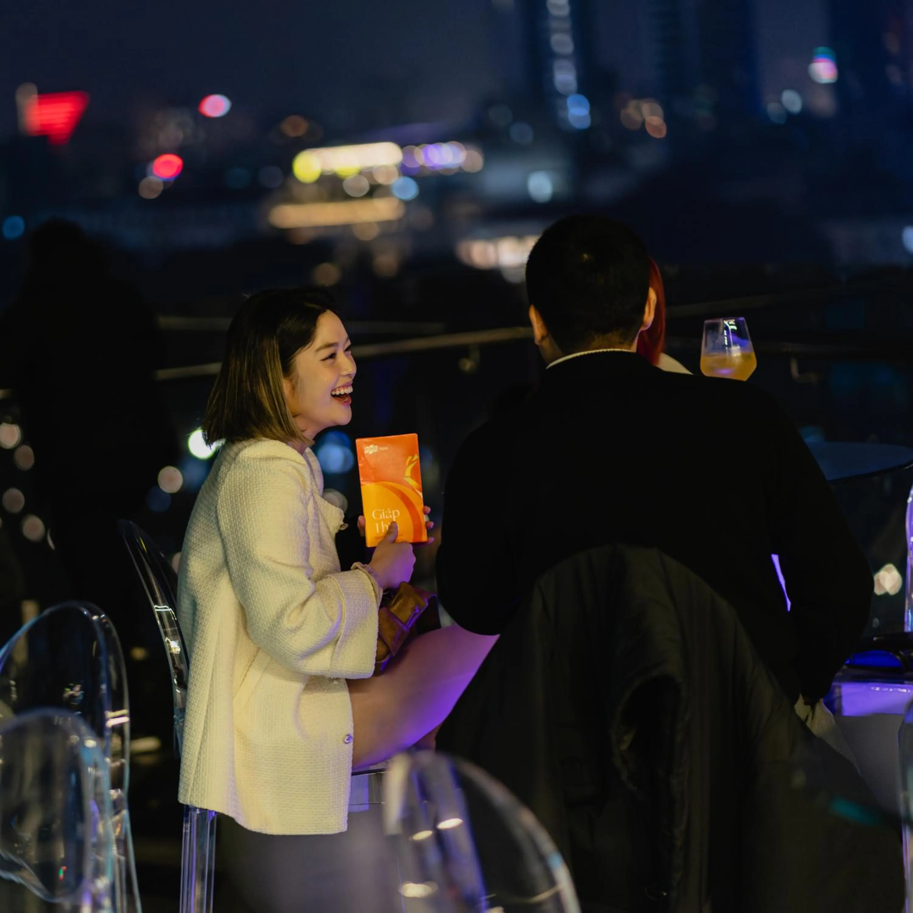 Lounge or bar in MAY DE VILLE Lakeside Hotel