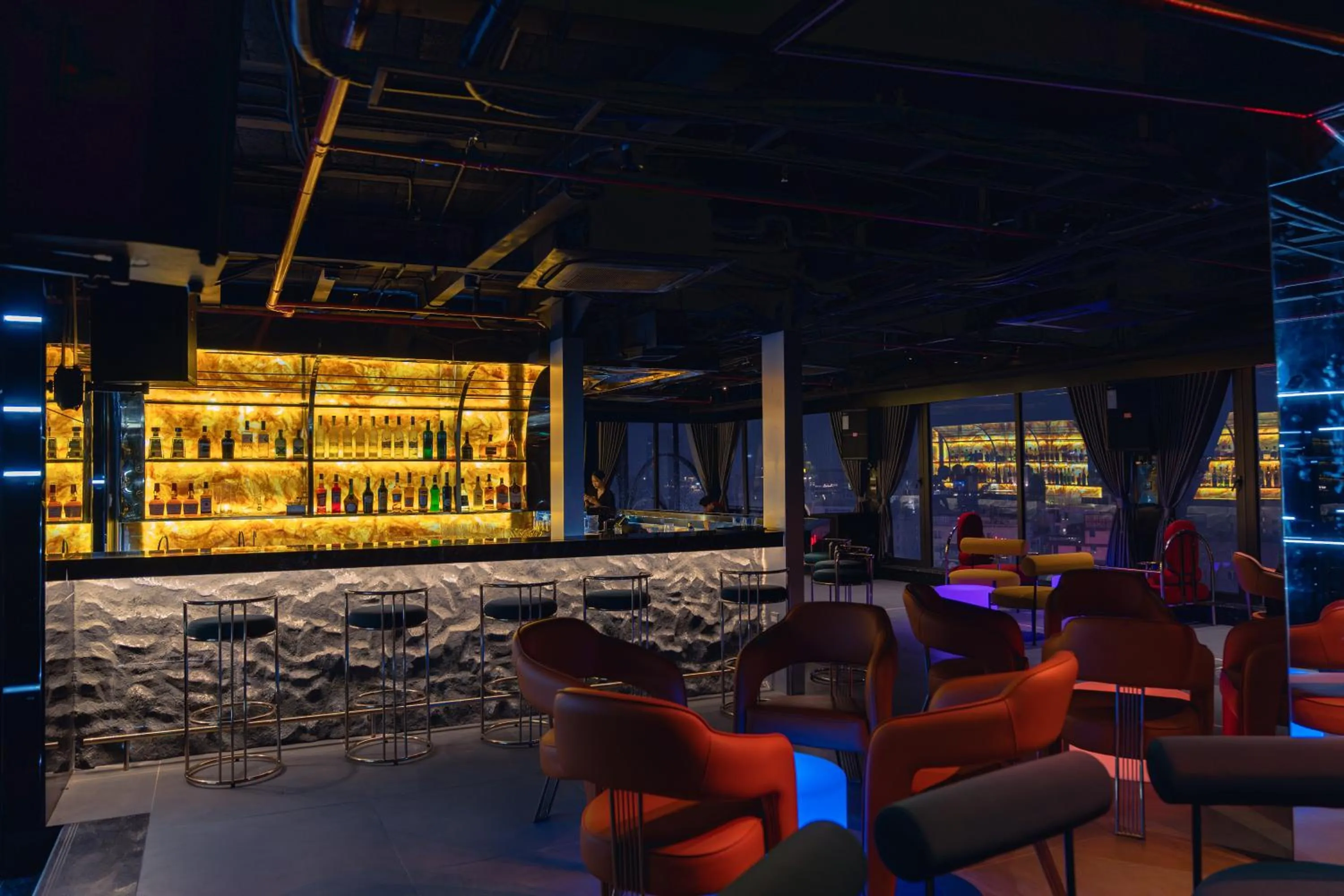 Lounge or bar in MAY DE VILLE Lakeside Hotel