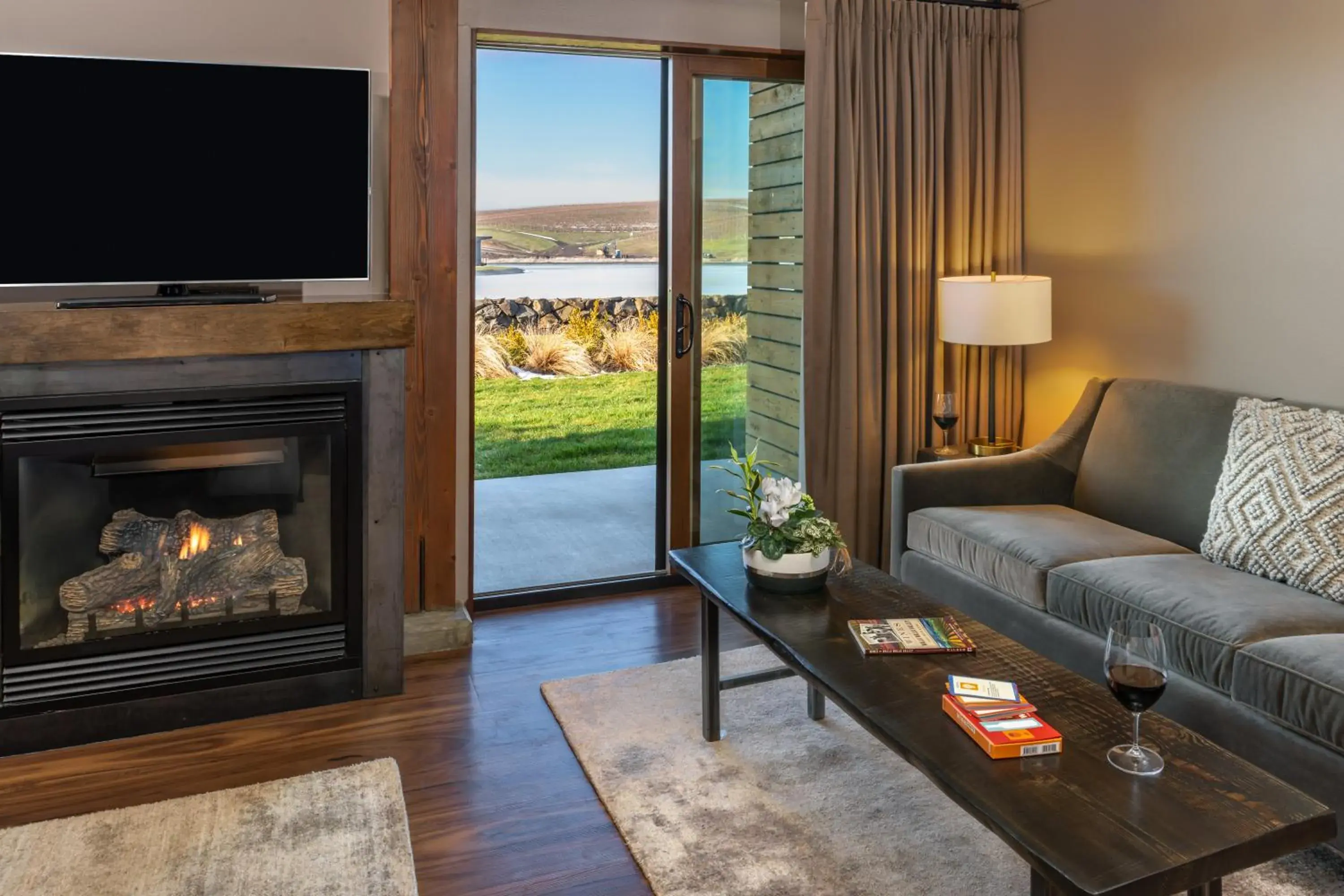 Suite with Lake View in Eritage Resort Suite with Lake View in Eritage Resort