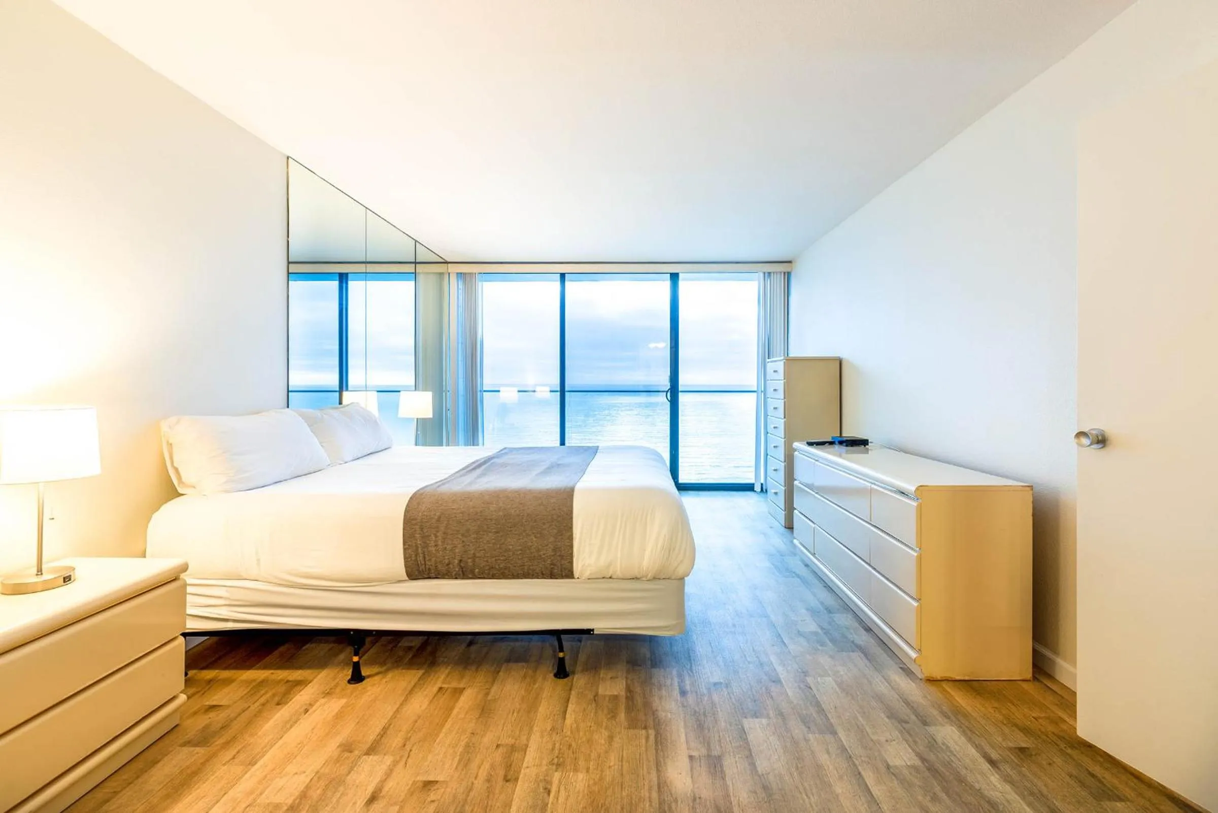 Bedroom, Bed in Capri by the Sea by All Seasons Resort Lodging