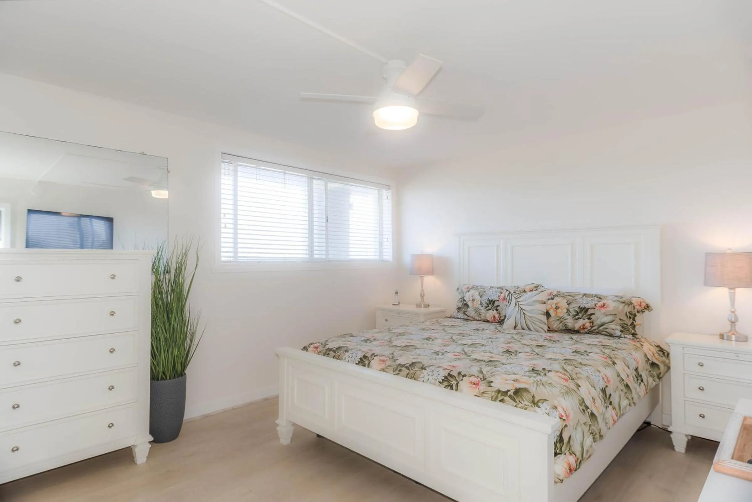 Bedroom, Bed in Capri by the Sea by All Seasons Resort Lodging