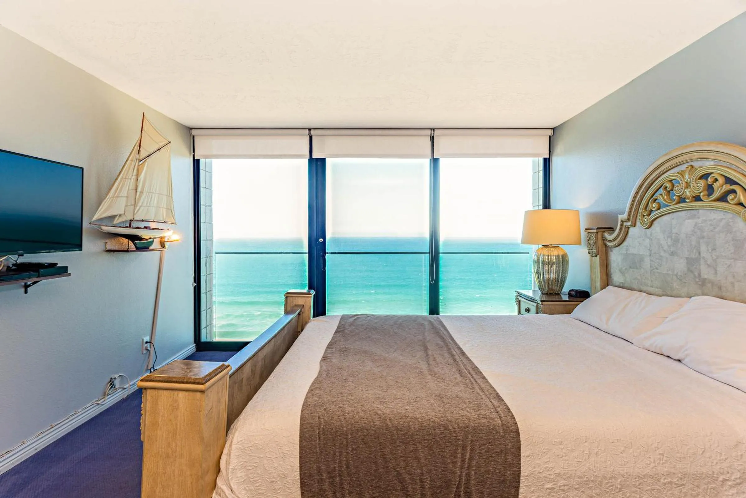 Bedroom, Bed in Capri by the Sea by All Seasons Resort Lodging