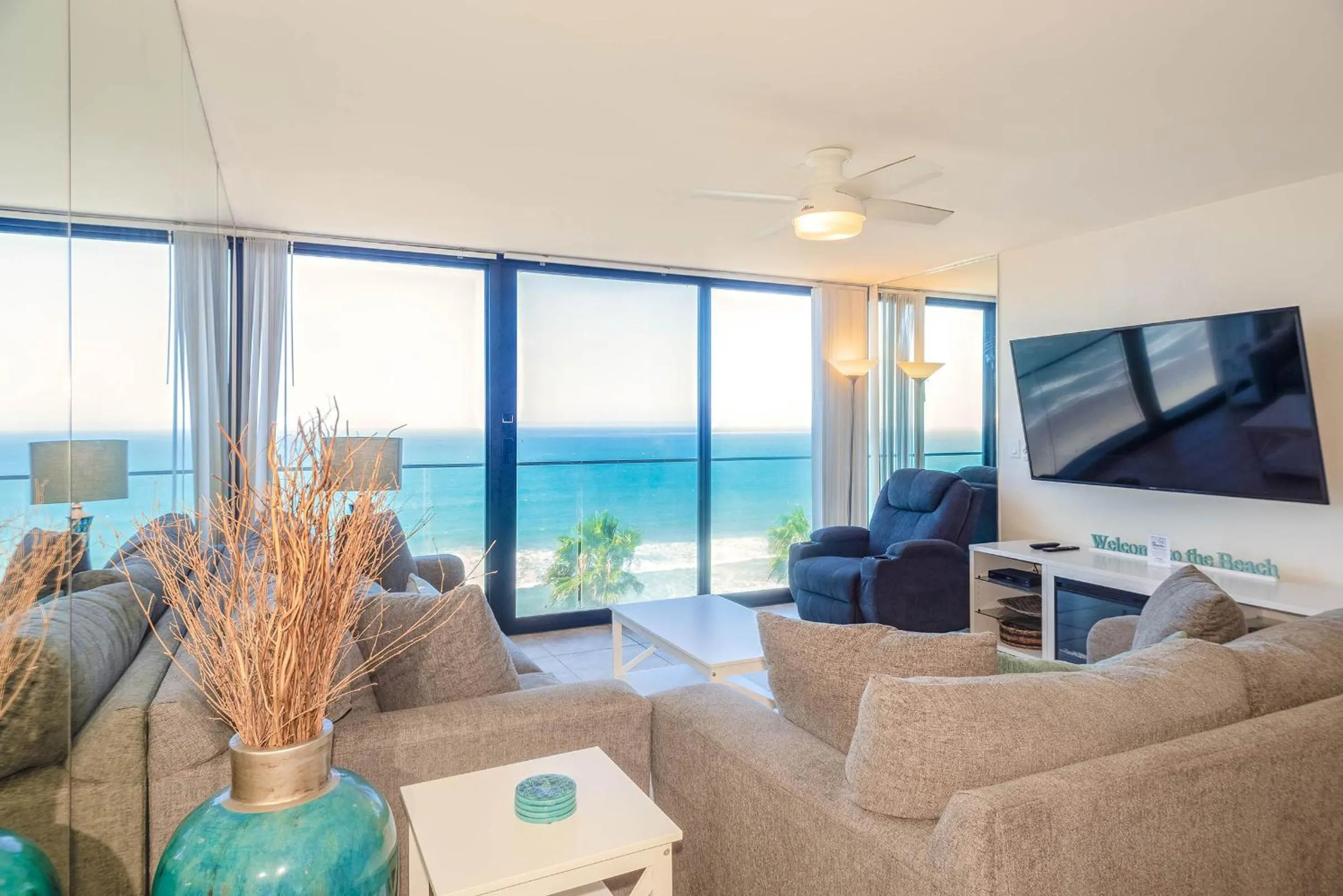 TV and multimedia in Capri by the Sea by All Seasons Resort Lodging