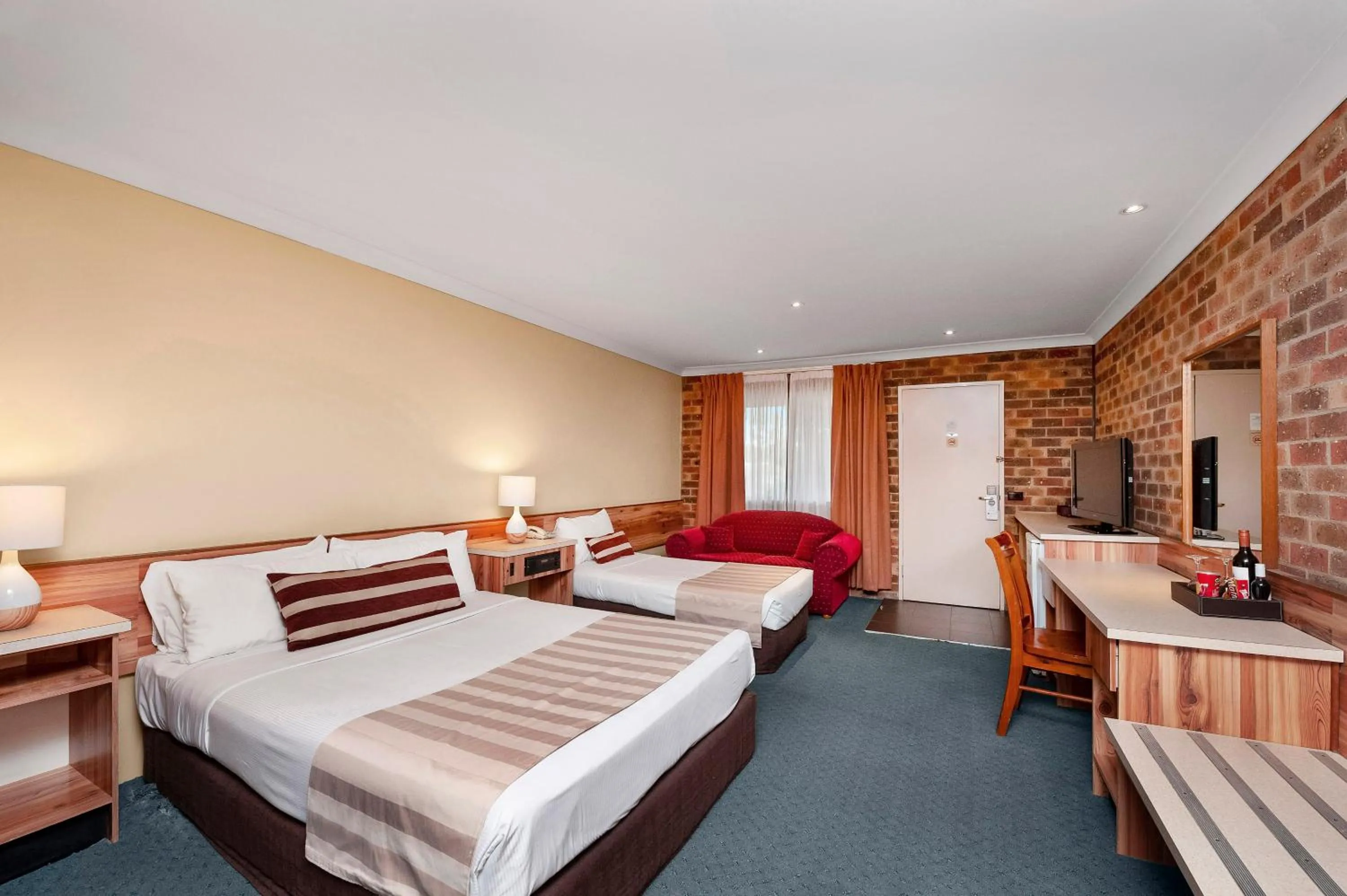 Bedroom, Bed in Sunseeker Motor Inn