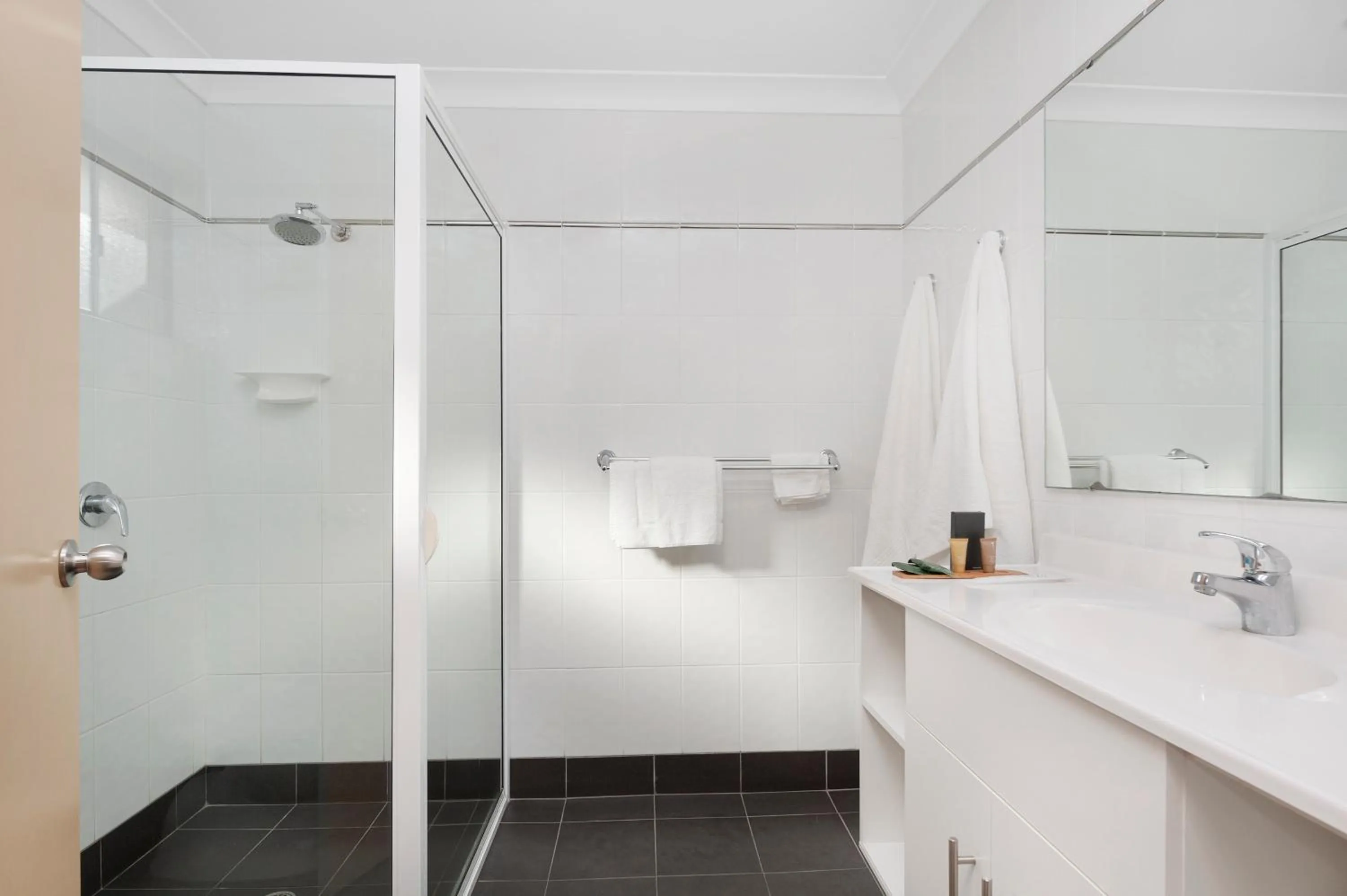 Shower in Sunseeker Motor Inn