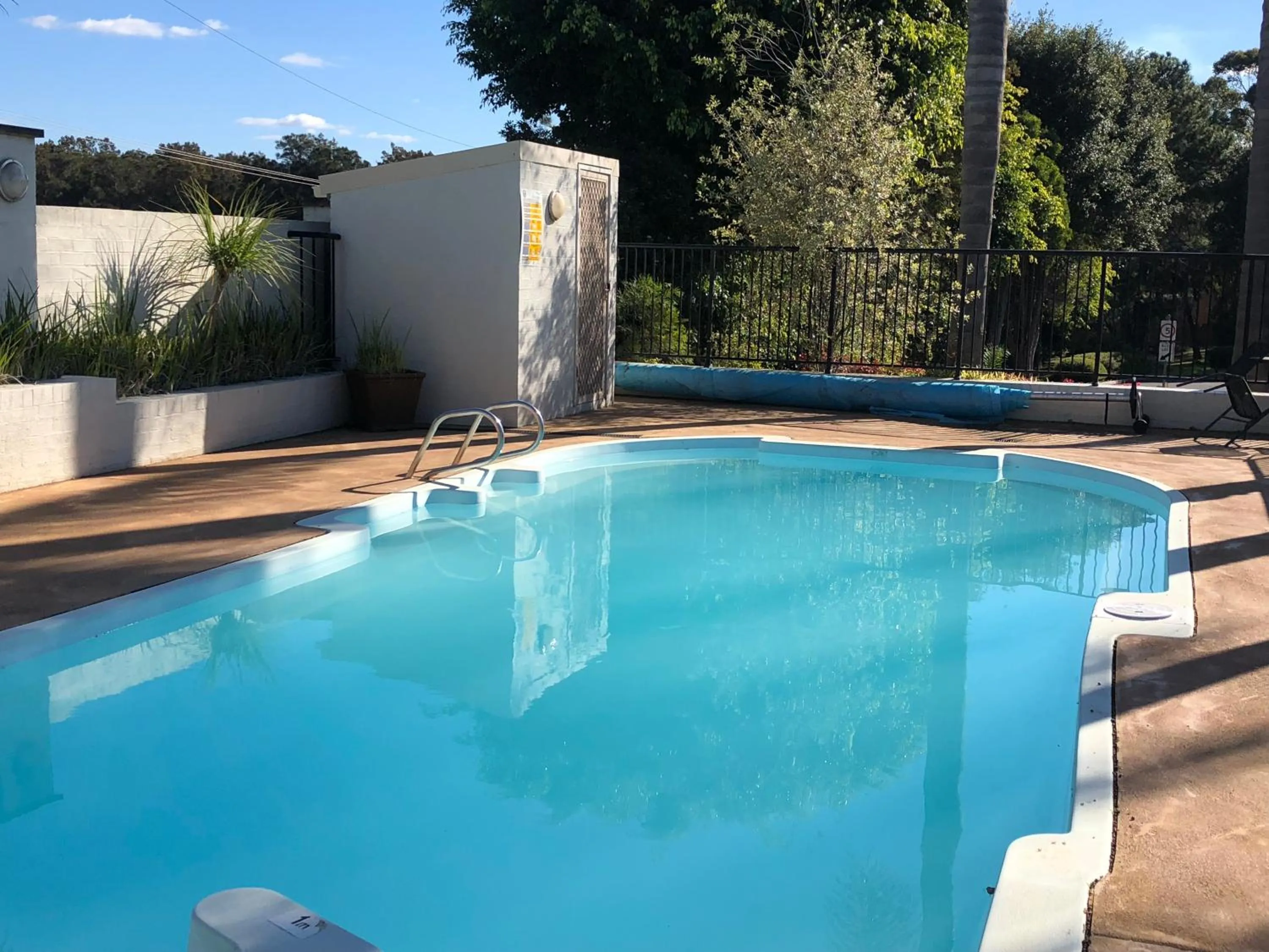 Swimming pool in Sunseeker Motor Inn