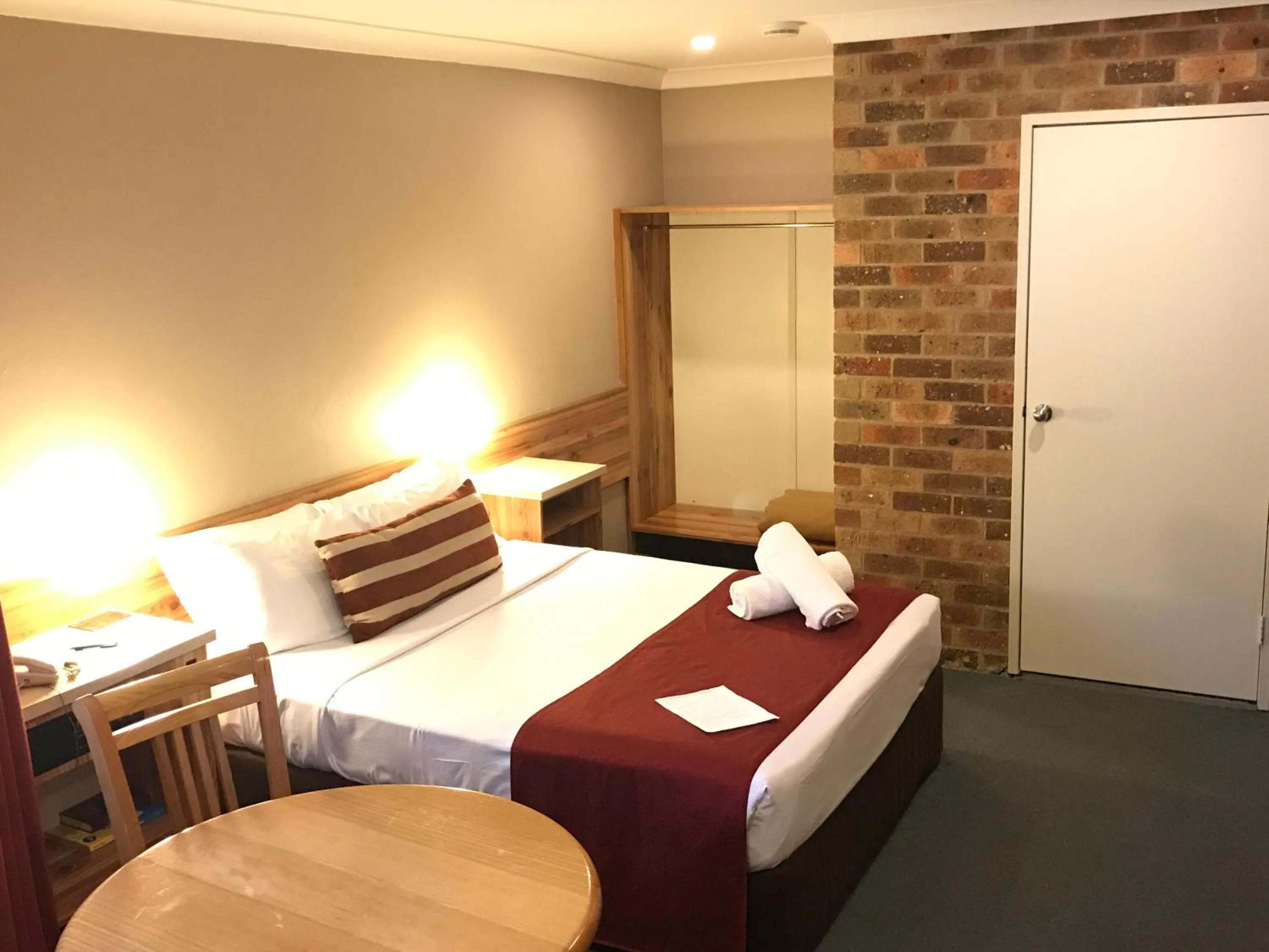 Bedroom, Bed in Sunseeker Motor Inn