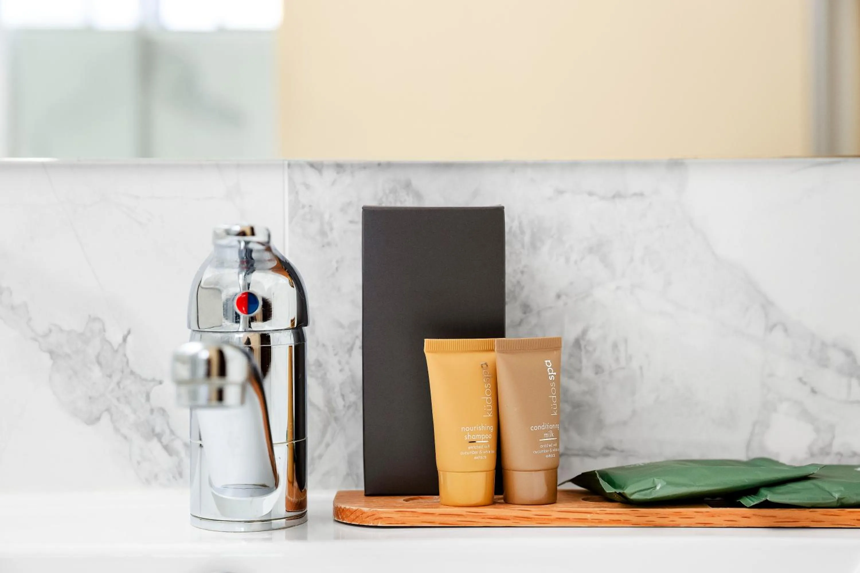 Bathroom in Sunseeker Motor Inn