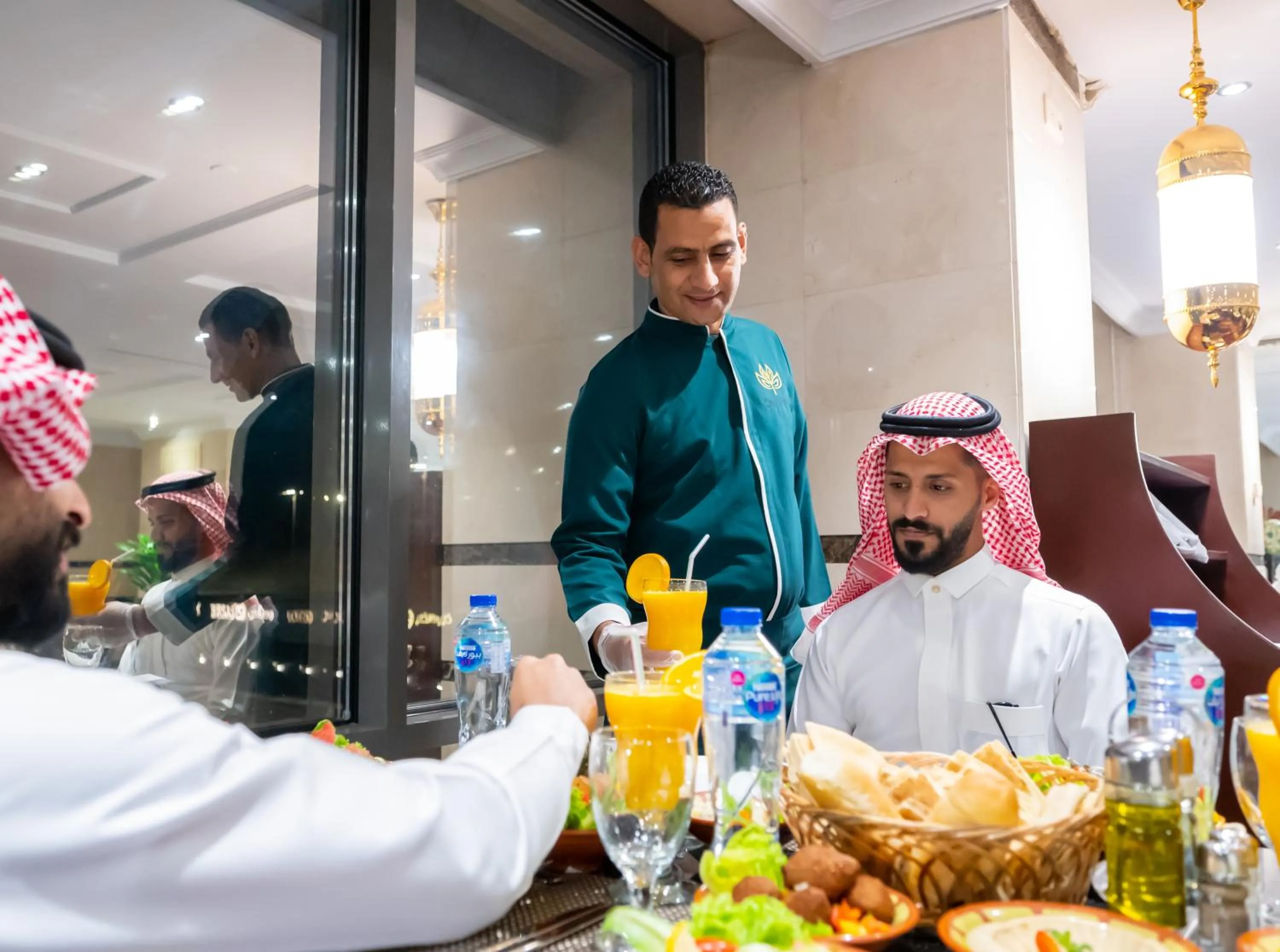 Restaurant/places to eat in Shaza Regency Plaza Al Madinah