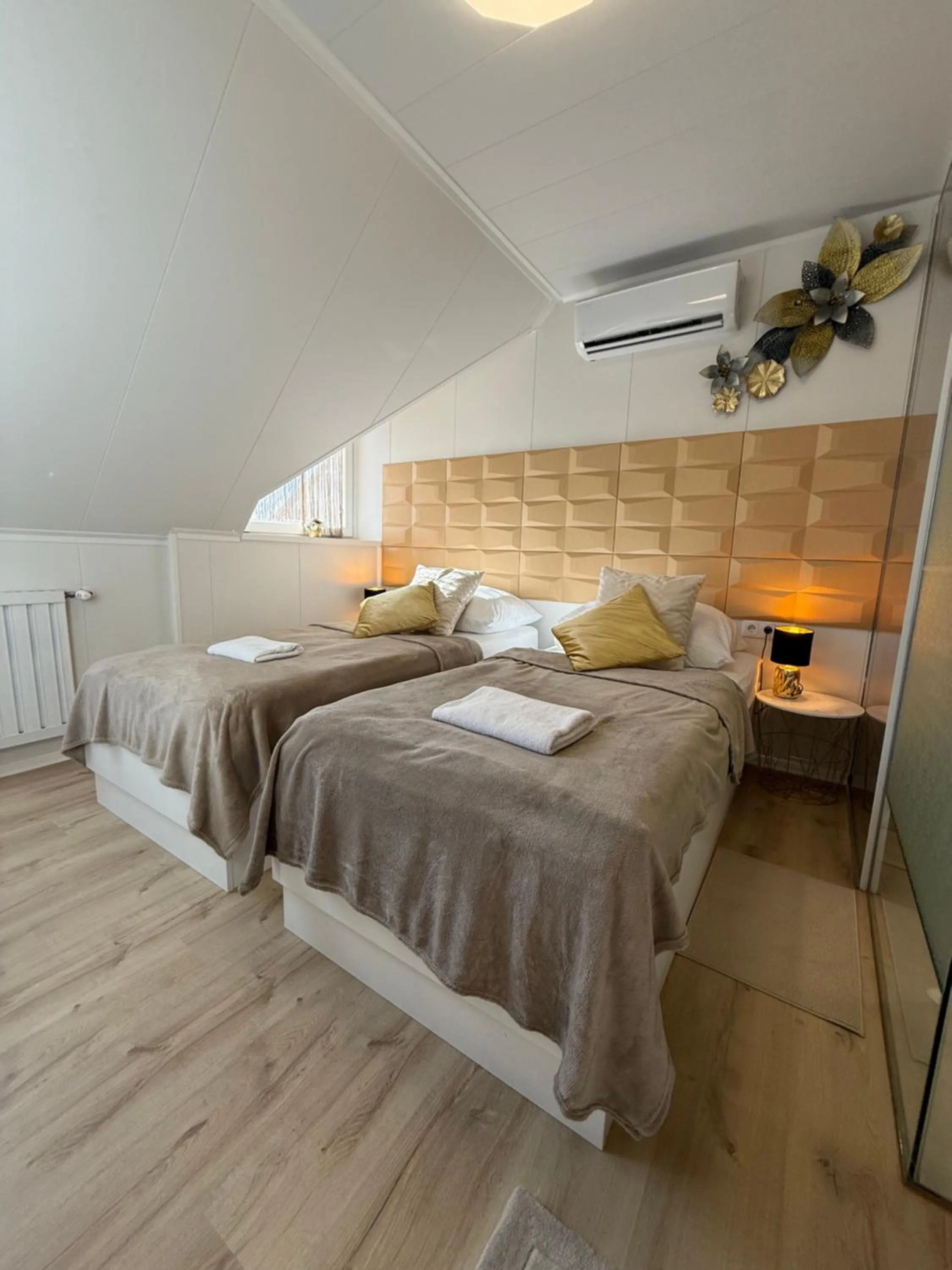 Bed in Le Rose Suites & Park Hotel