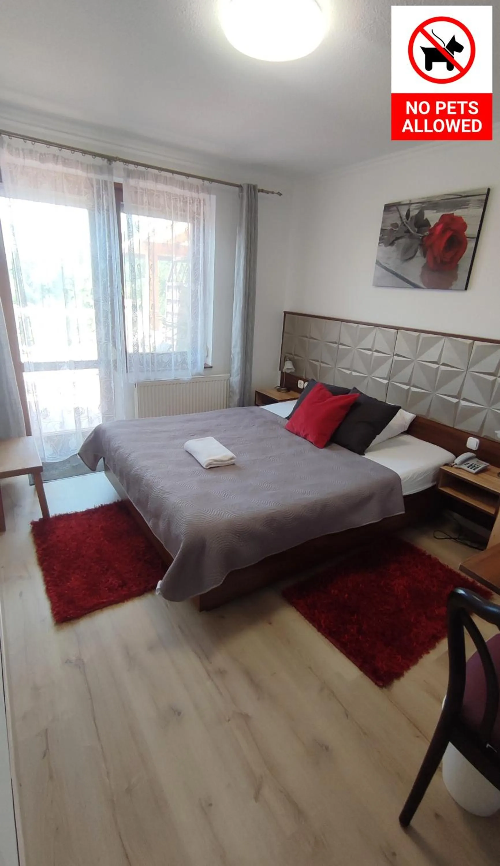 Bed in Le Rose Suites & Park Hotel