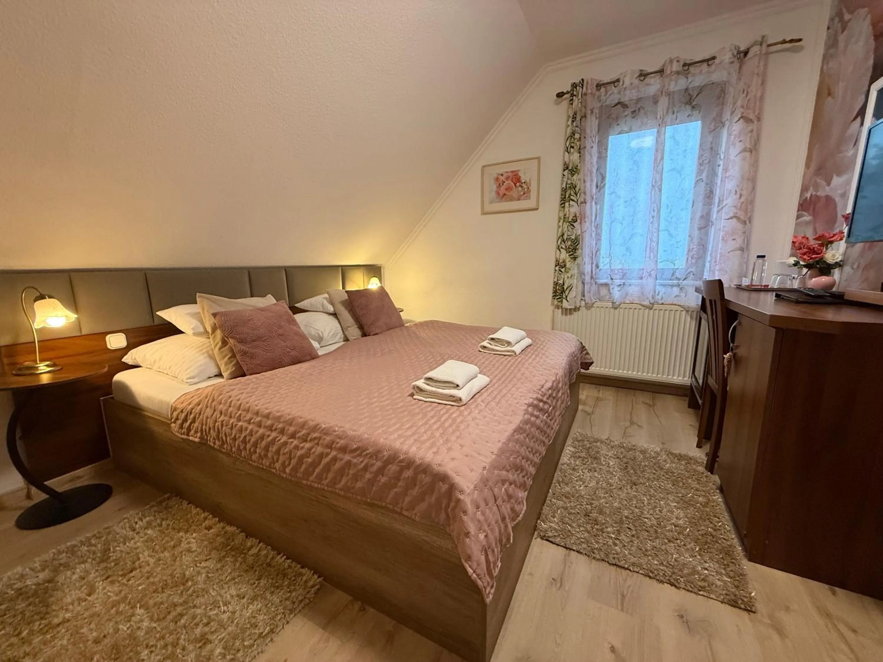 Bed in Le Rose Suites & Park Hotel