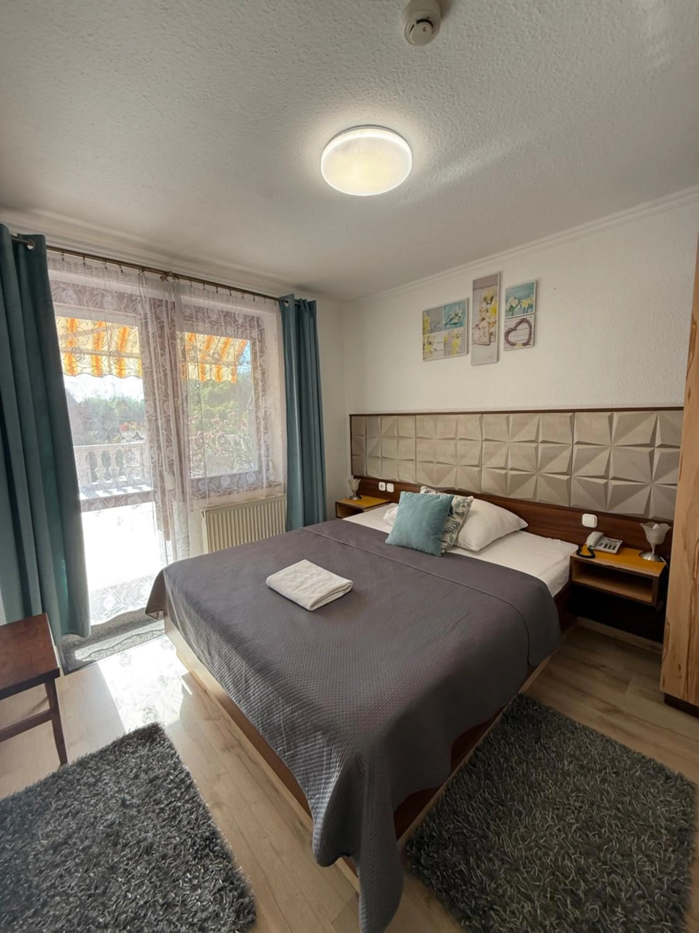 Bed in Le Rose Suites & Park Hotel