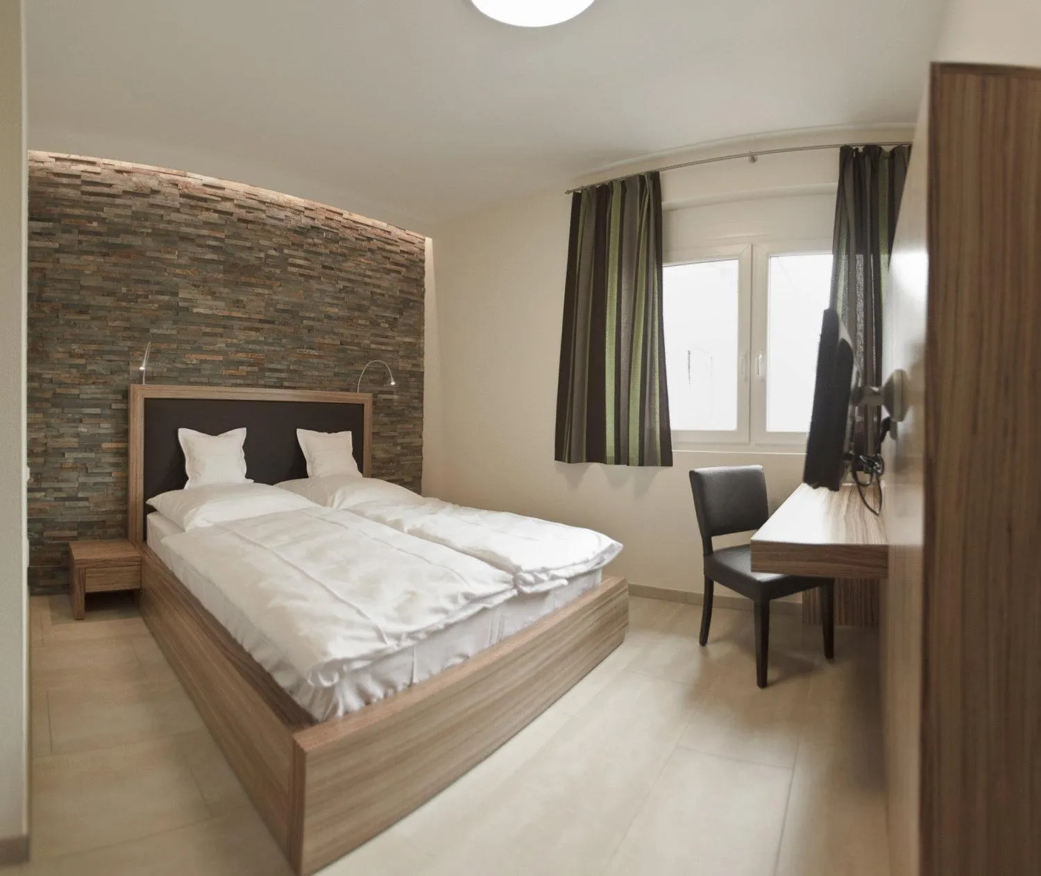 Bedroom, Bed in Hotel Maxis - digitaler Self-check-in -