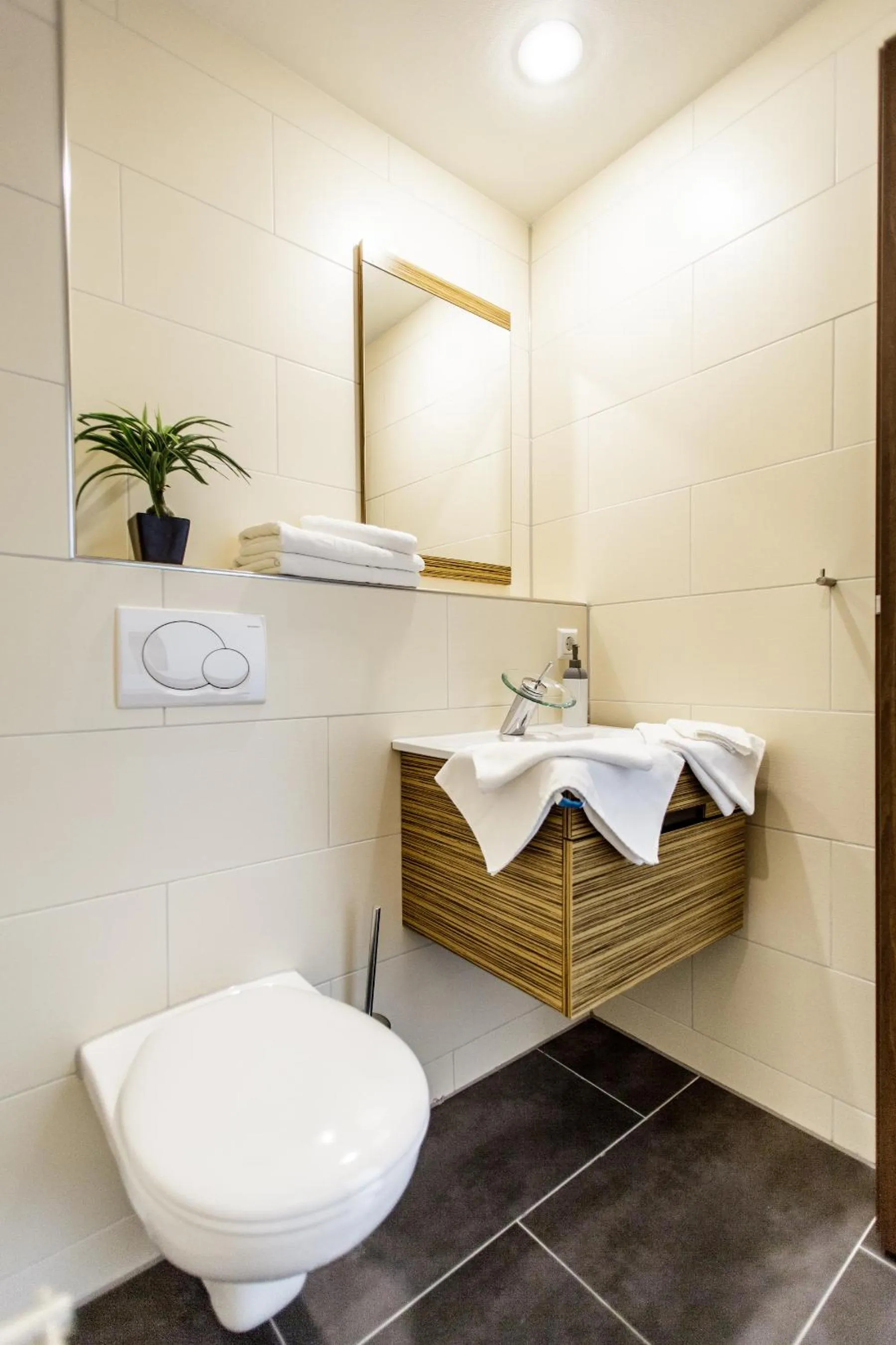 Bathroom in Hotel Maxis - digitaler Self-check-in -