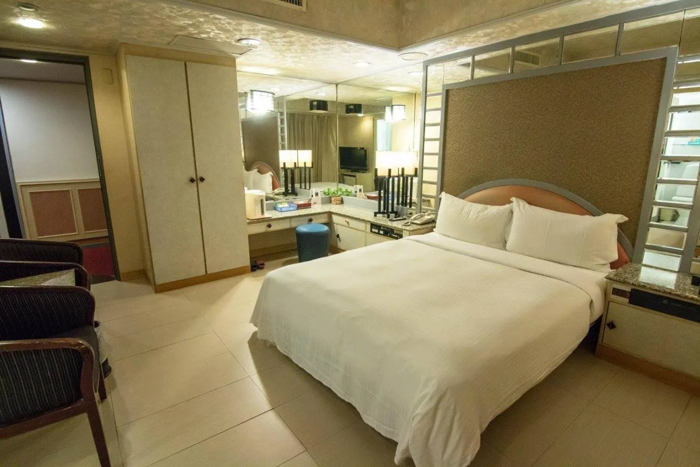 Bed in Katherine Plaza Hotel