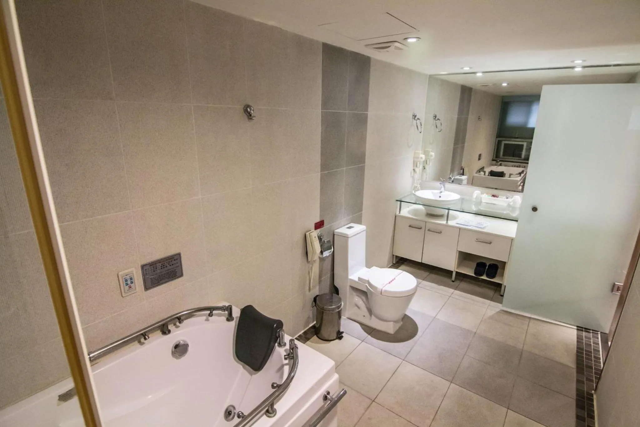 Katherine Plaza Hotel