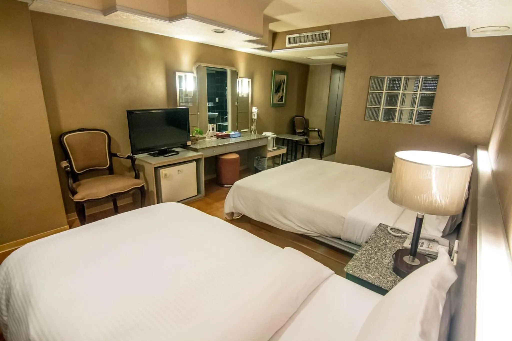 Bed in Katherine Plaza Hotel