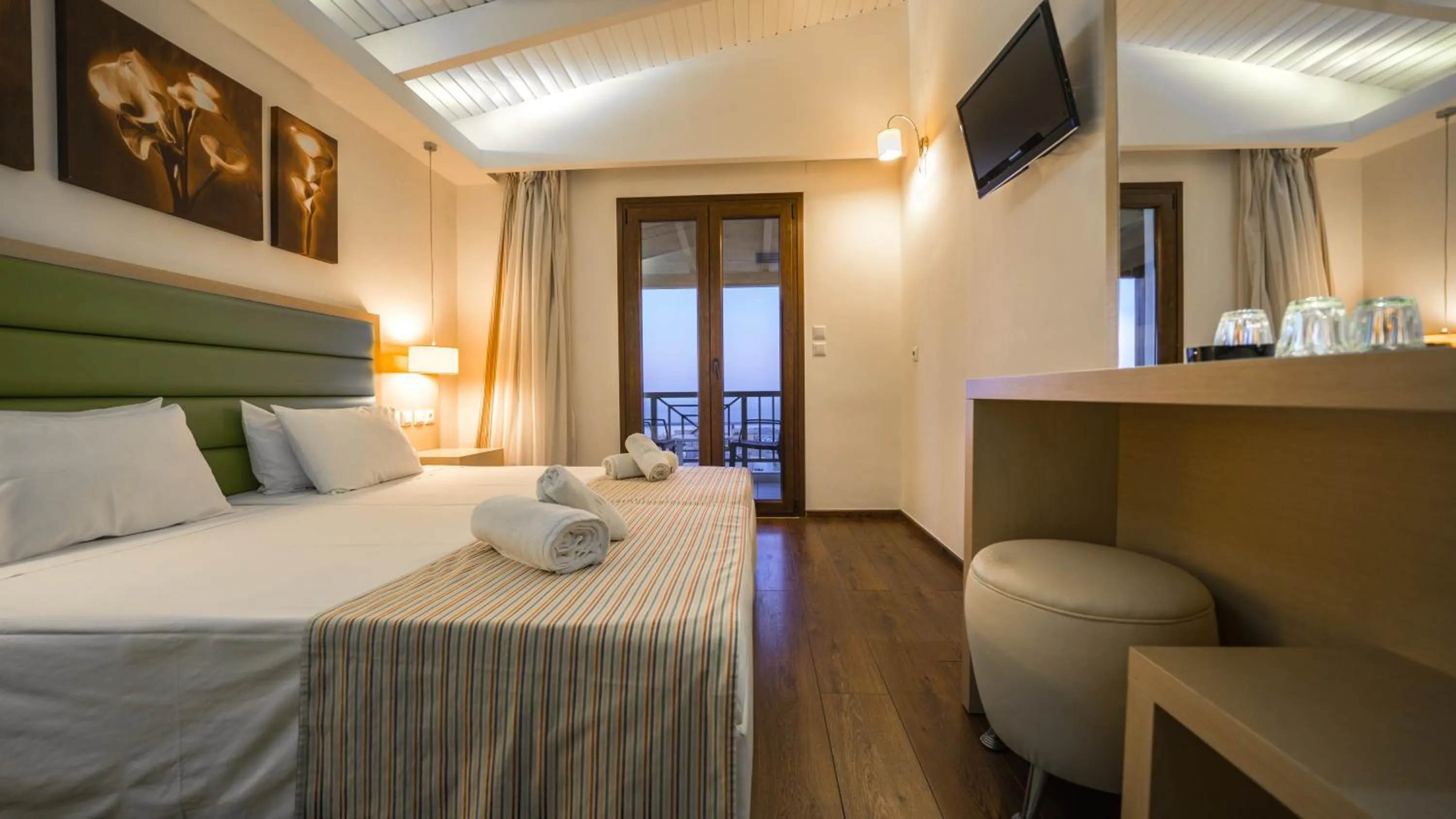 Bed in Forest Park Hotel