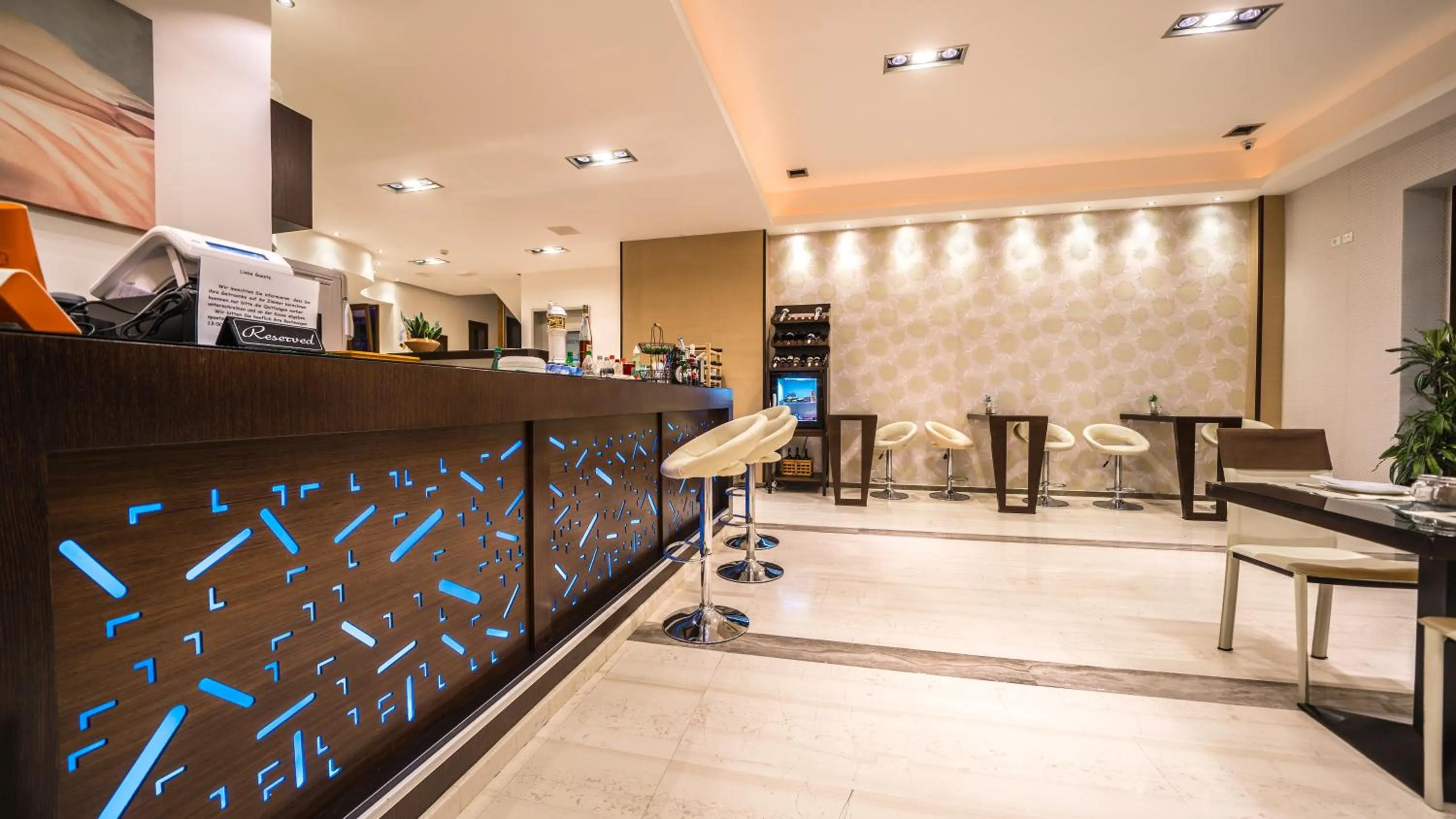 Lounge or bar in Forest Park Hotel