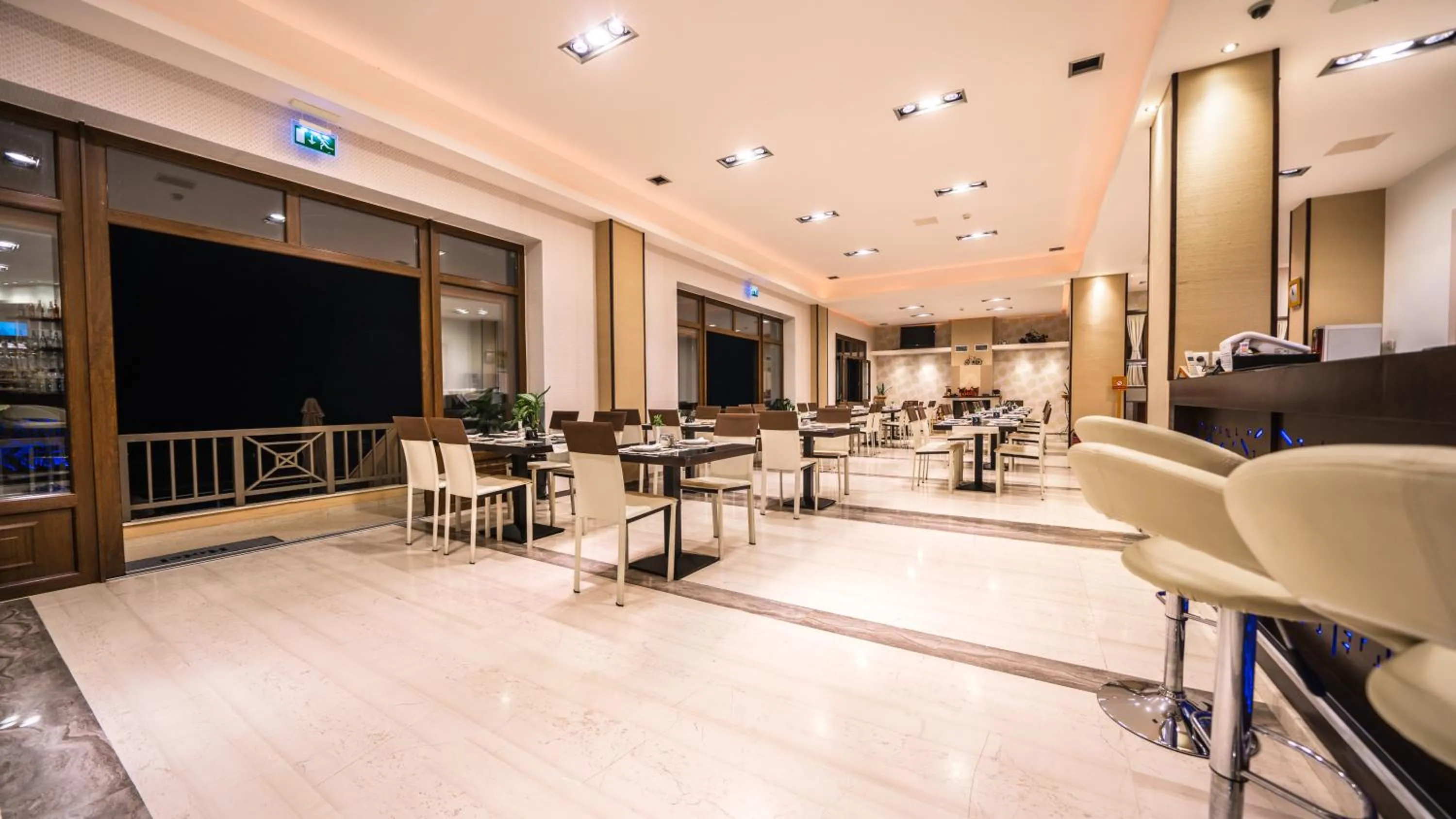 Restaurant/places to eat in Forest Park Hotel