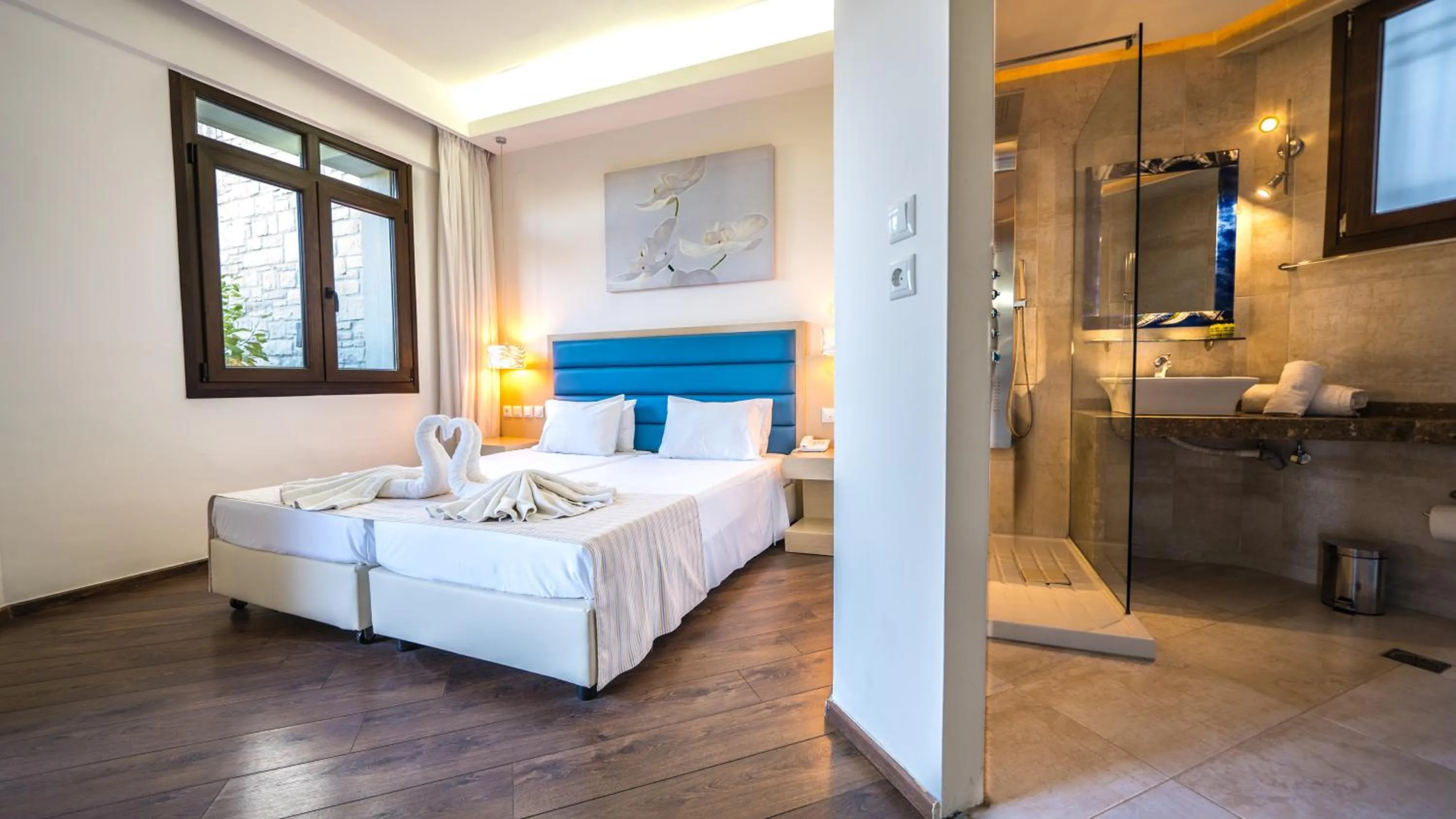 Bedroom, Bed in Forest Park Hotel