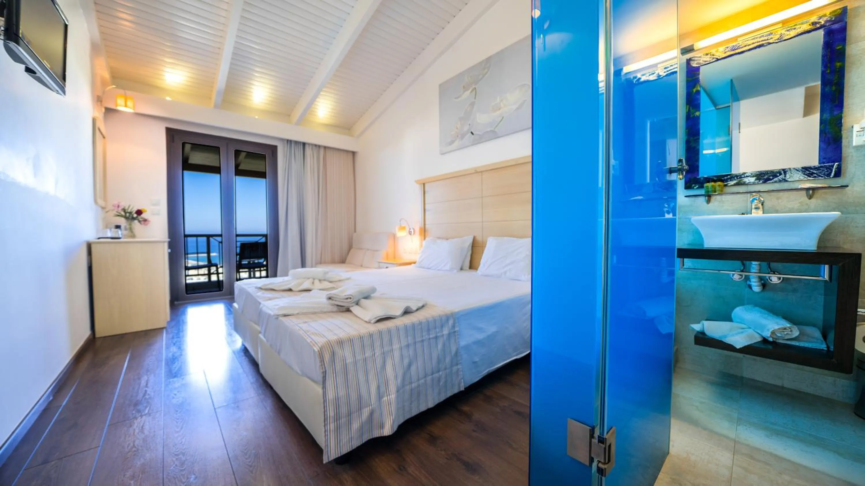 Photo of the whole room, Bed in Forest Park Hotel