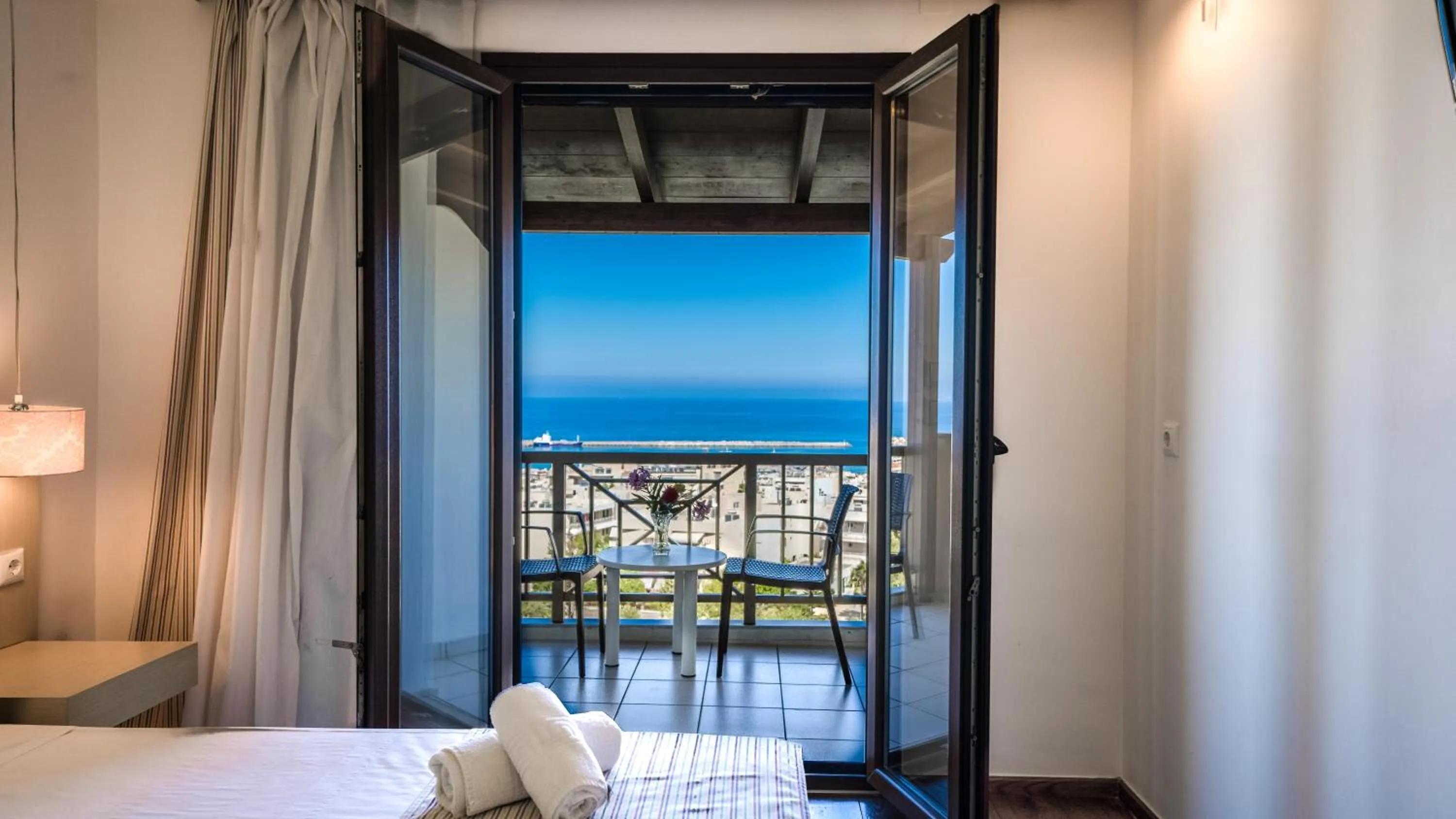 Bedroom, Bed in Forest Park Hotel