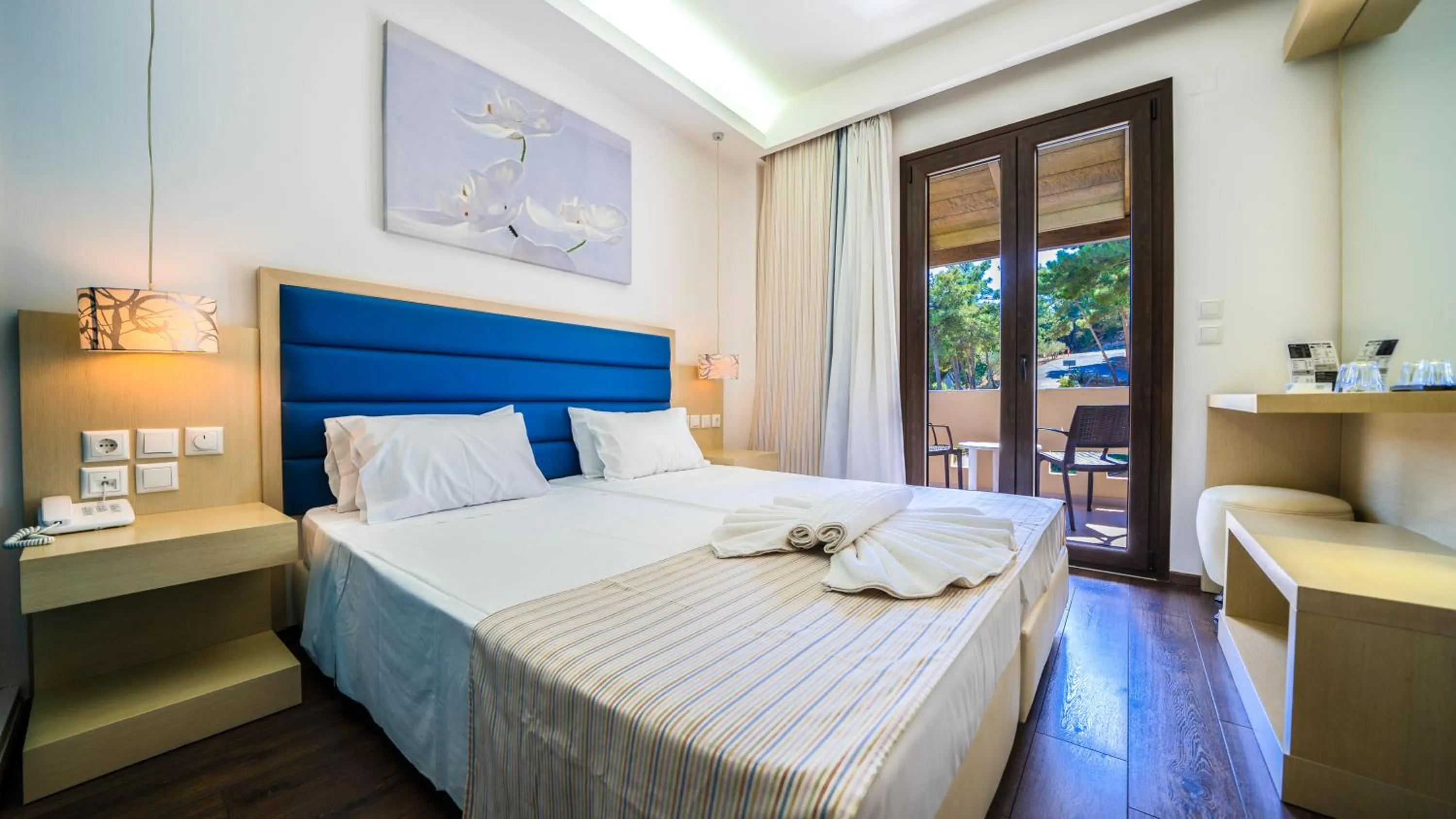 Bedroom, Bed in Forest Park Hotel