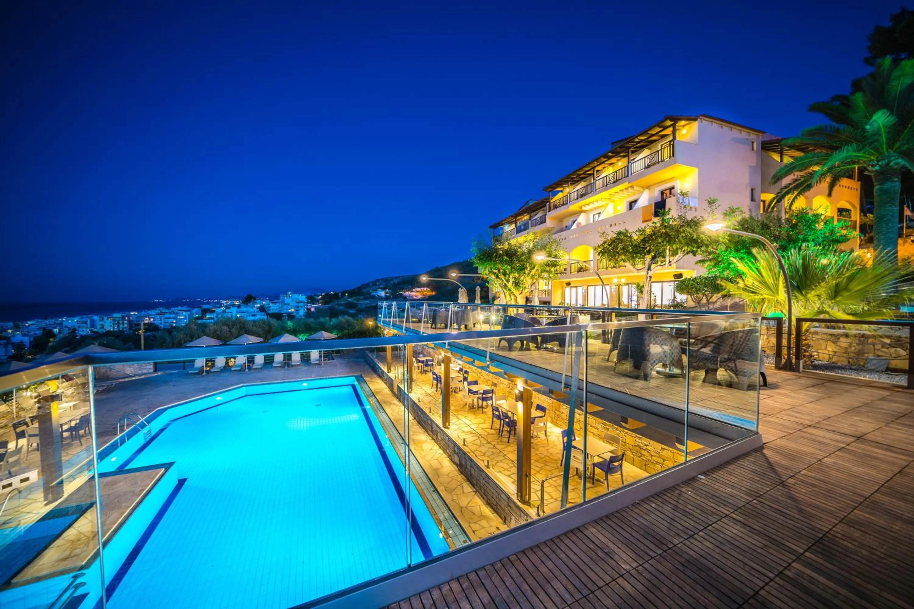 Swimming pool in Forest Park Hotel