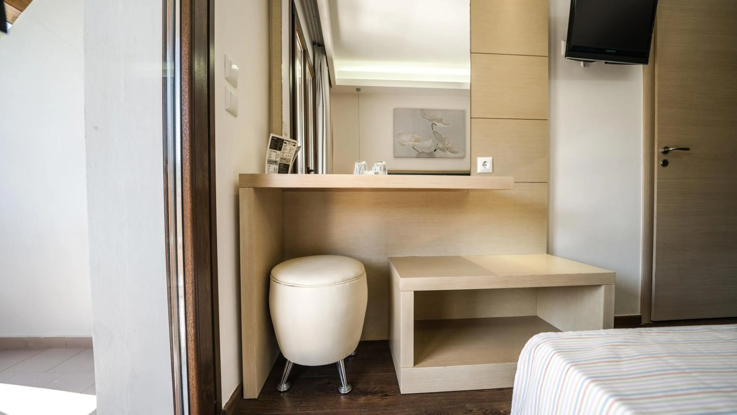 TV and multimedia, Bed in Forest Park Hotel