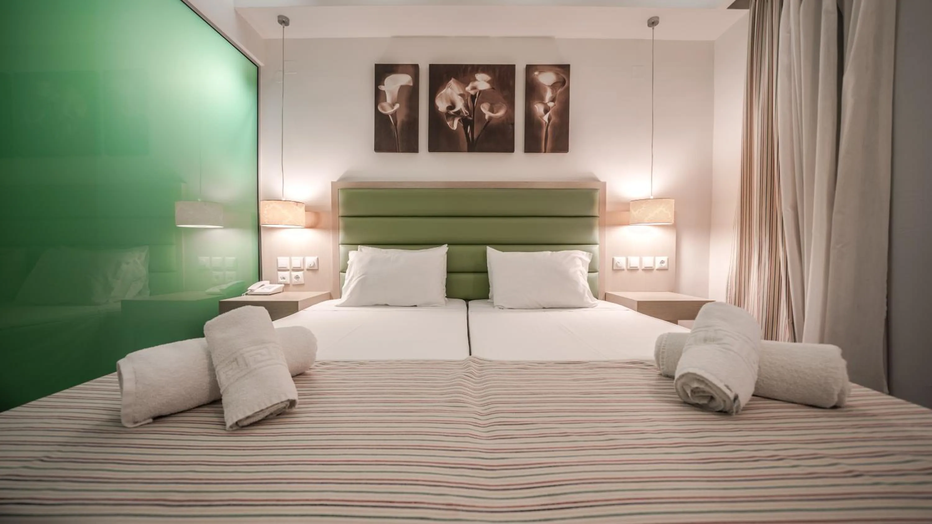 Bedroom, Bed in Forest Park Hotel