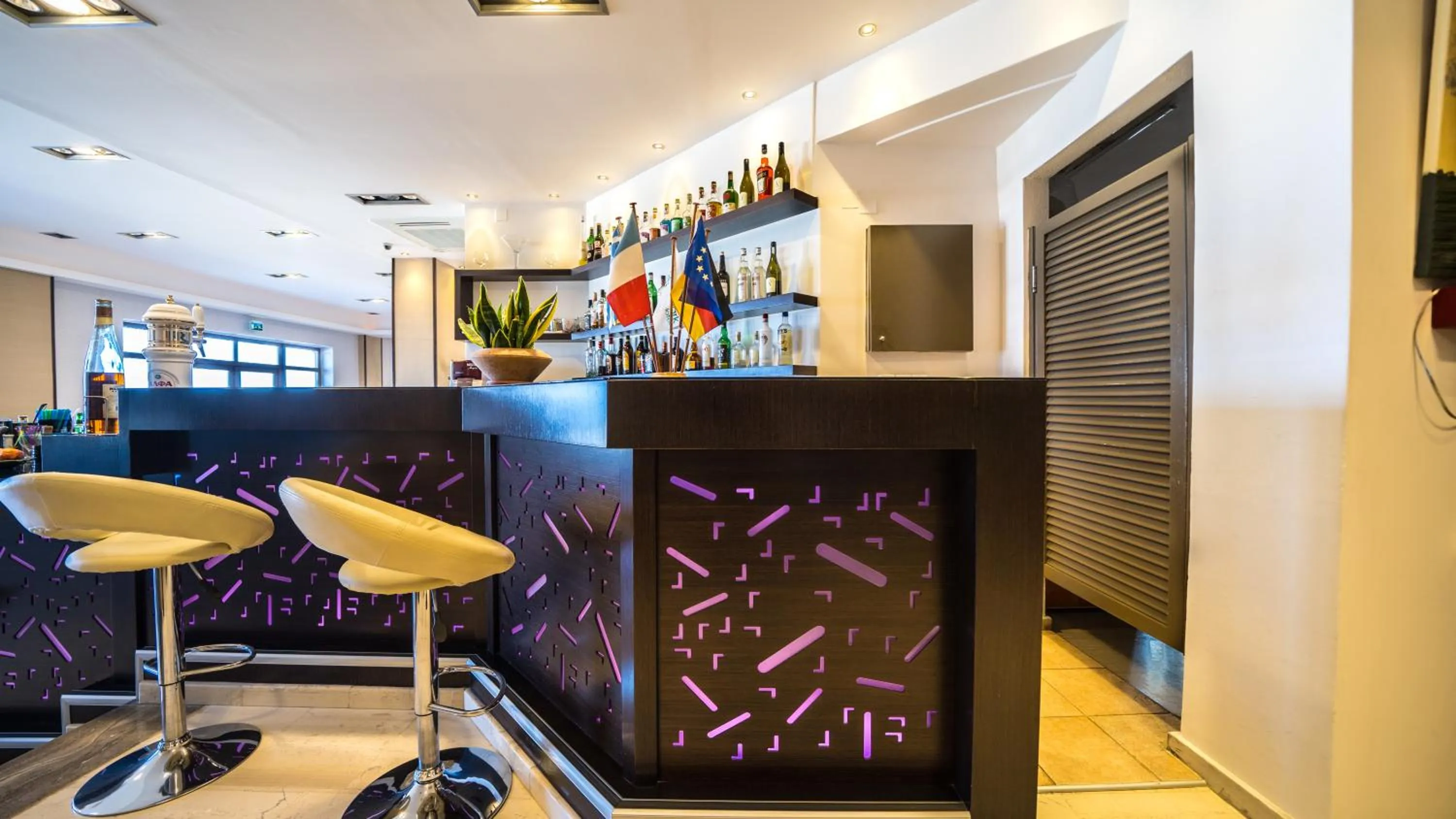 Lounge or bar in Forest Park Hotel