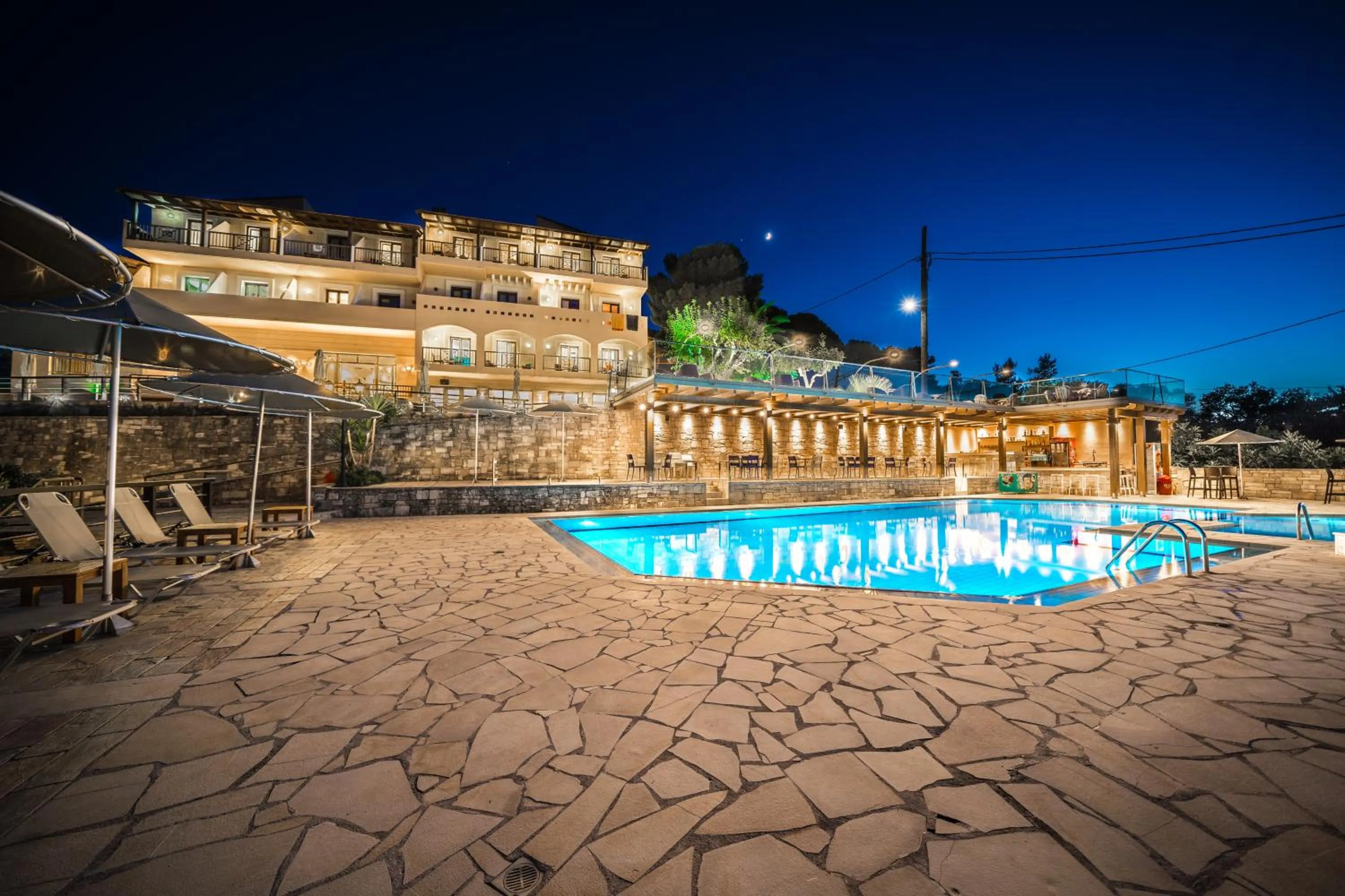 Swimming pool in Forest Park Hotel