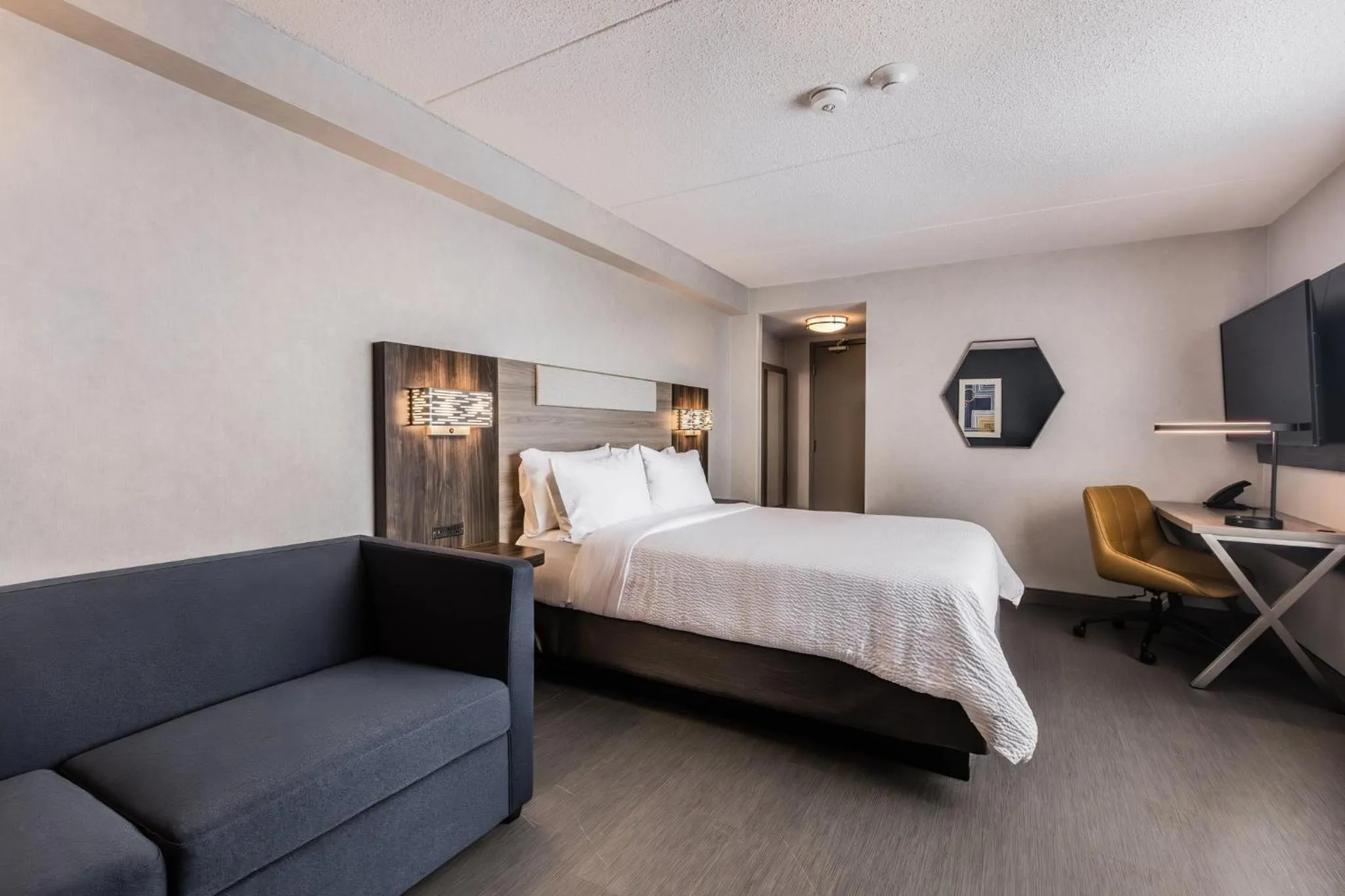 Photo of the whole room, Bed in Holiday Inn Express Toronto-North York by IHG