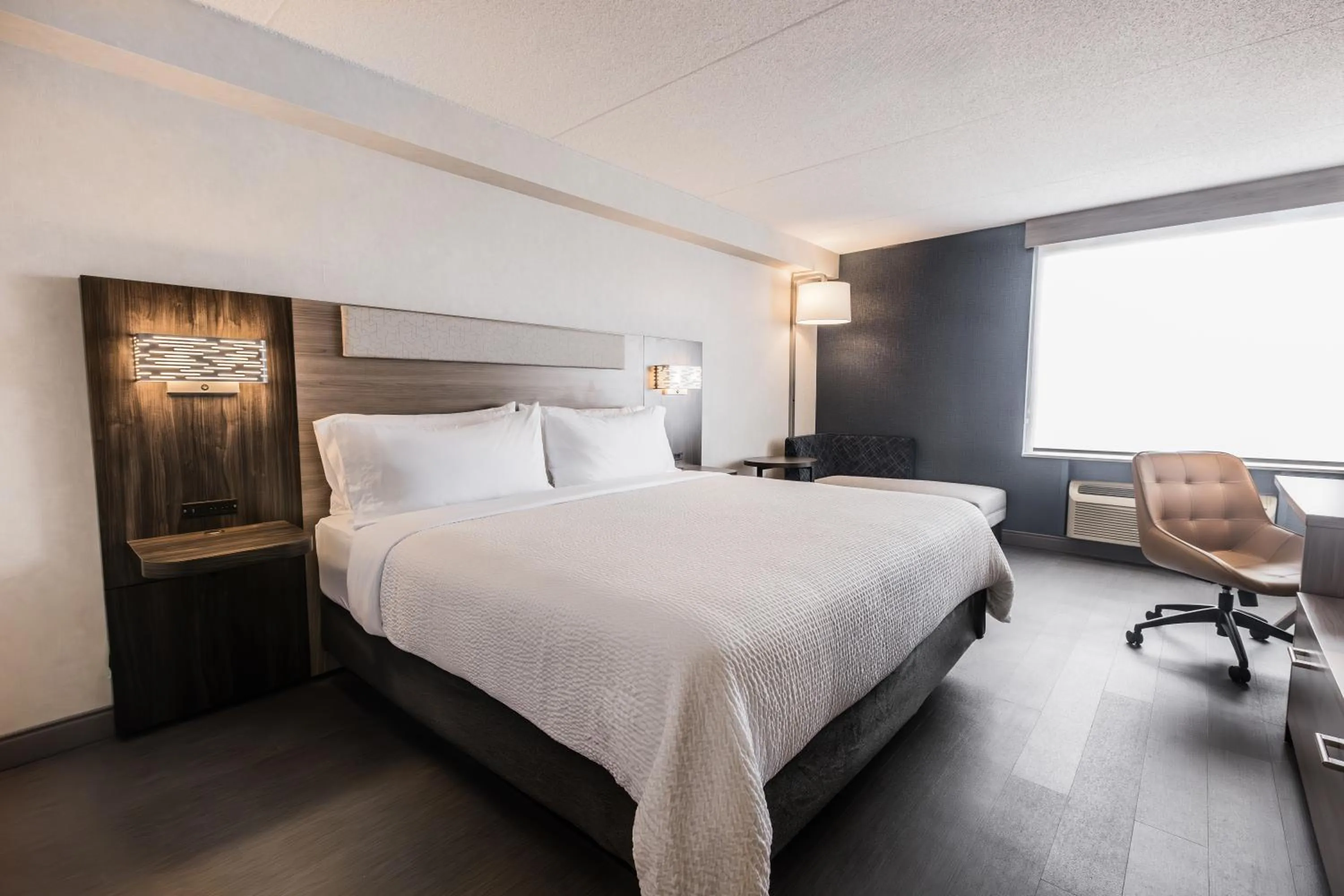 Bed in Holiday Inn Express Toronto-North York by IHG