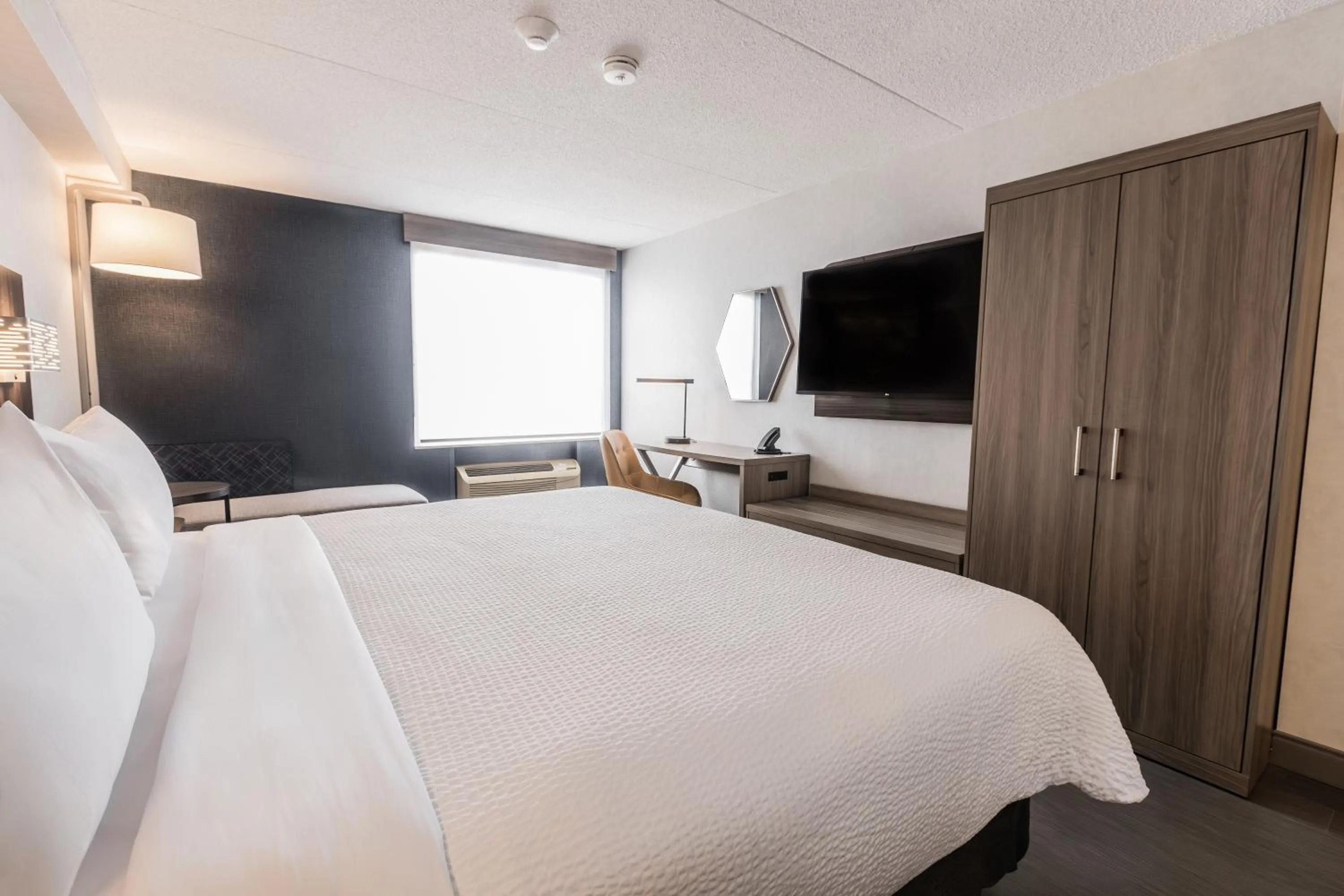 Bed in Holiday Inn Express Toronto-North York by IHG