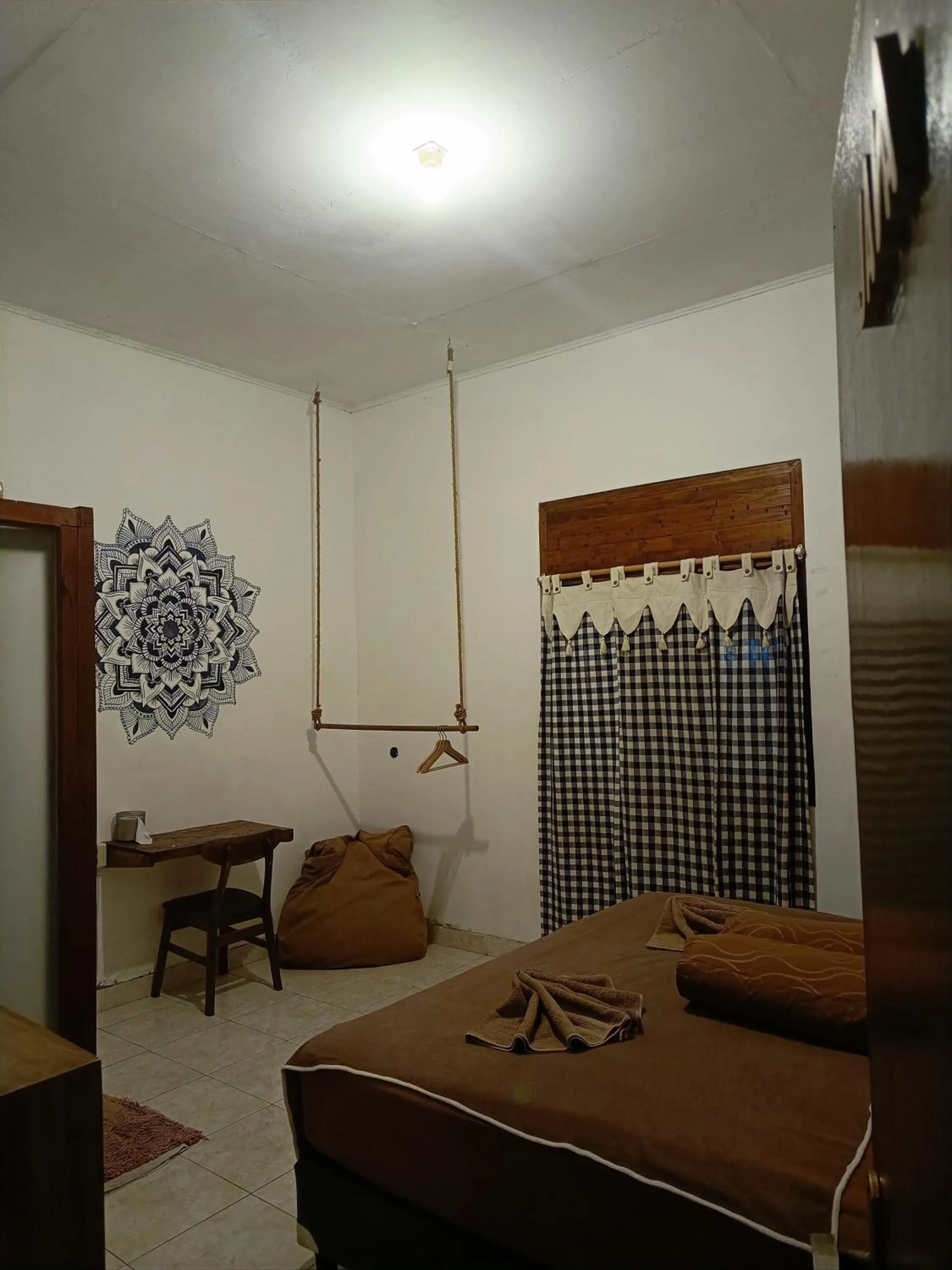 Bedroom, Bed in Wood Stone