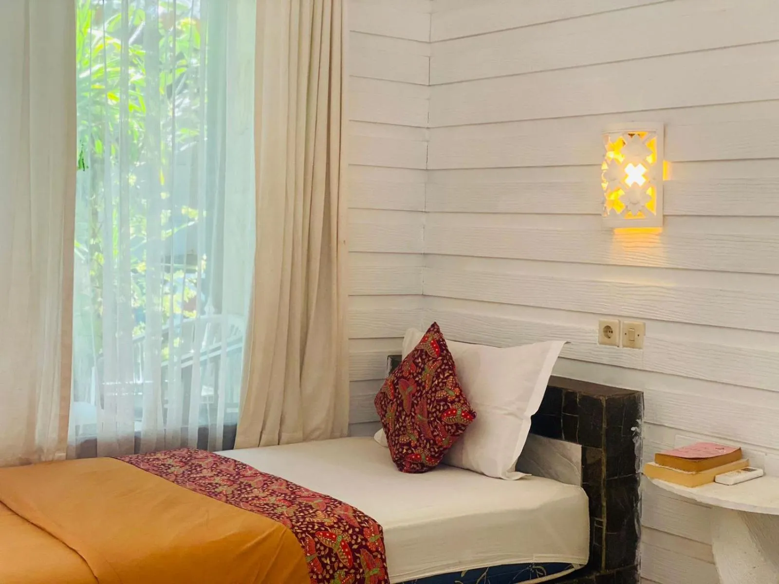 Bed in Tarci Bungalows Lembongan