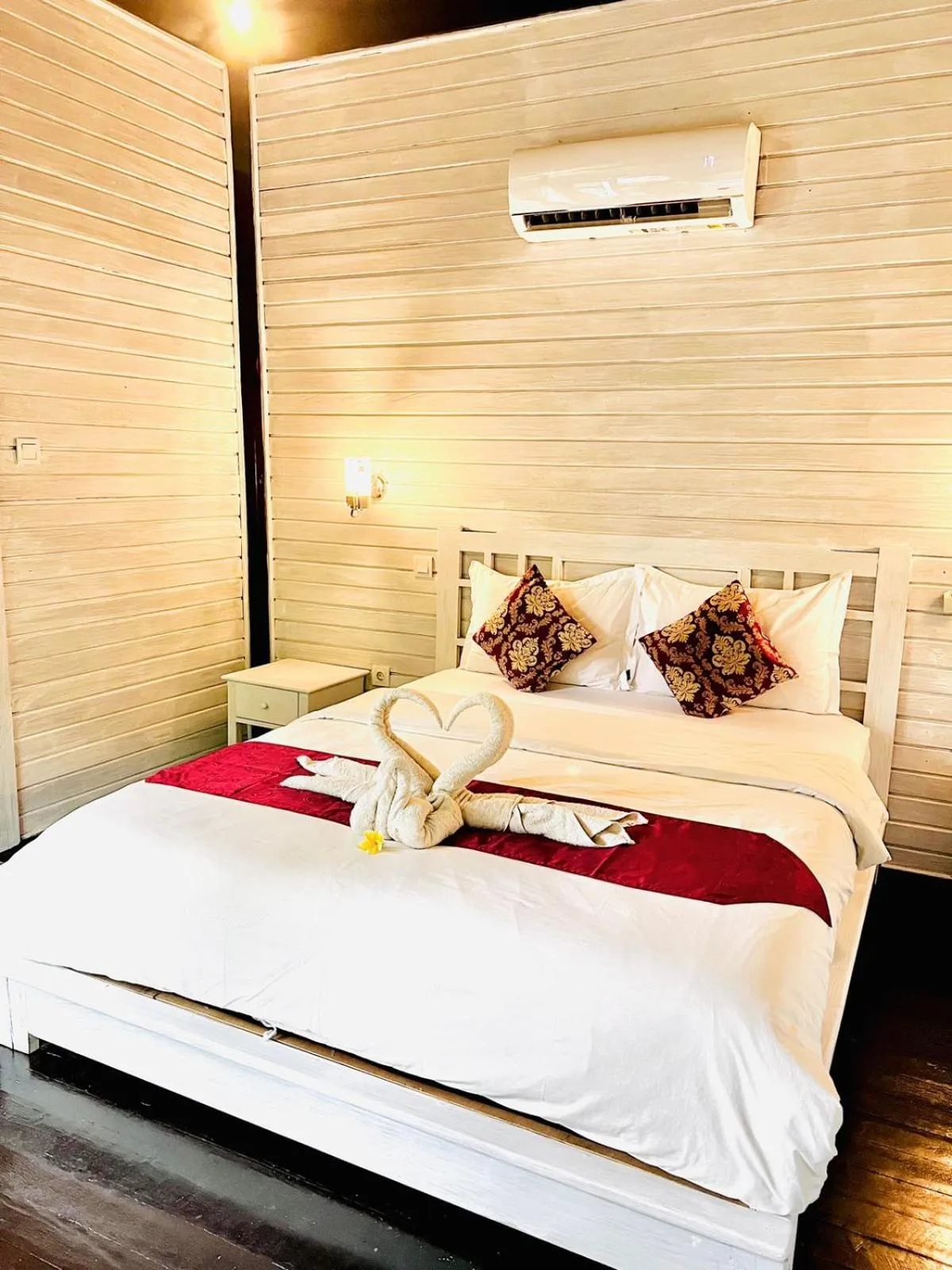 Bed in Tarci Bungalows Lembongan