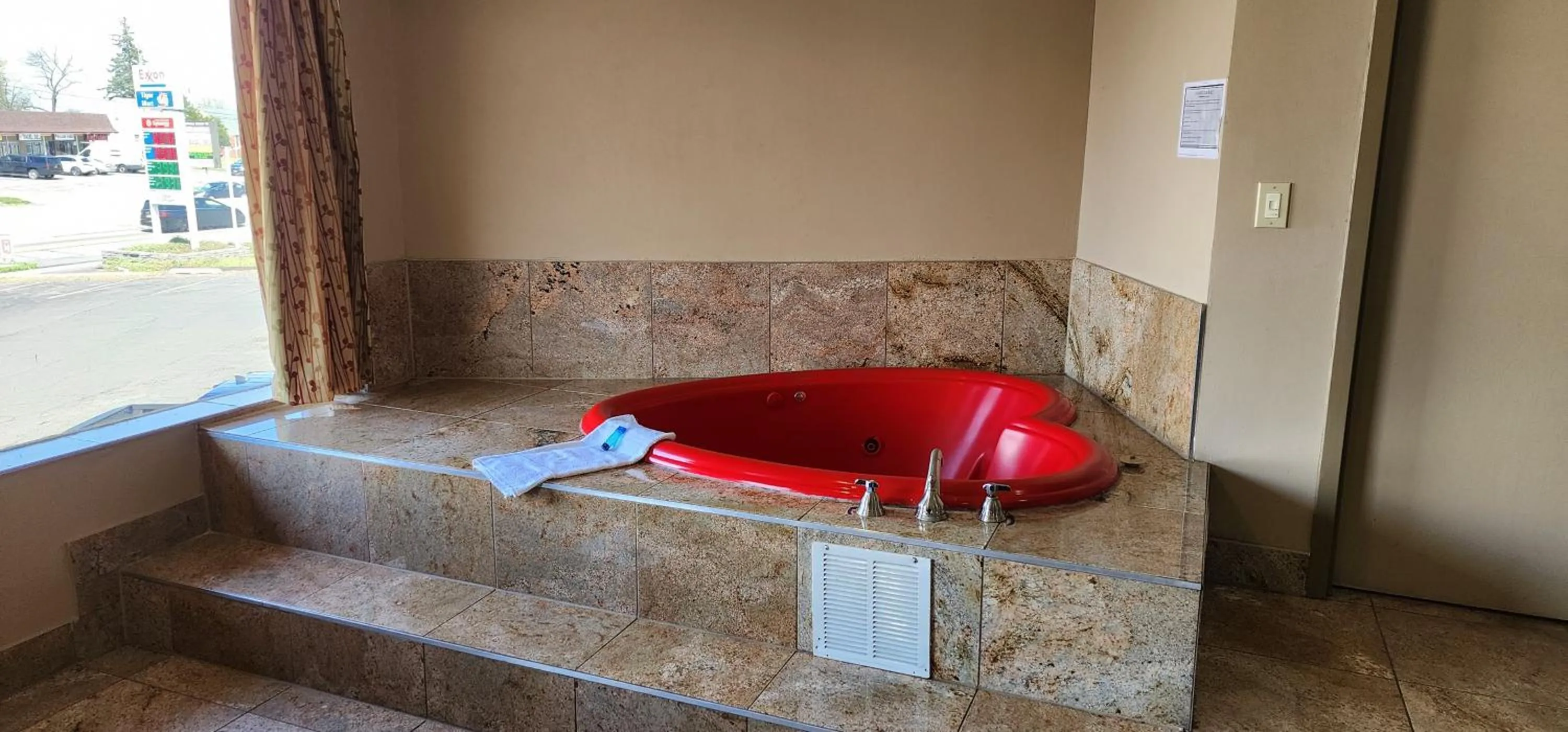 Town House Inn and Suites