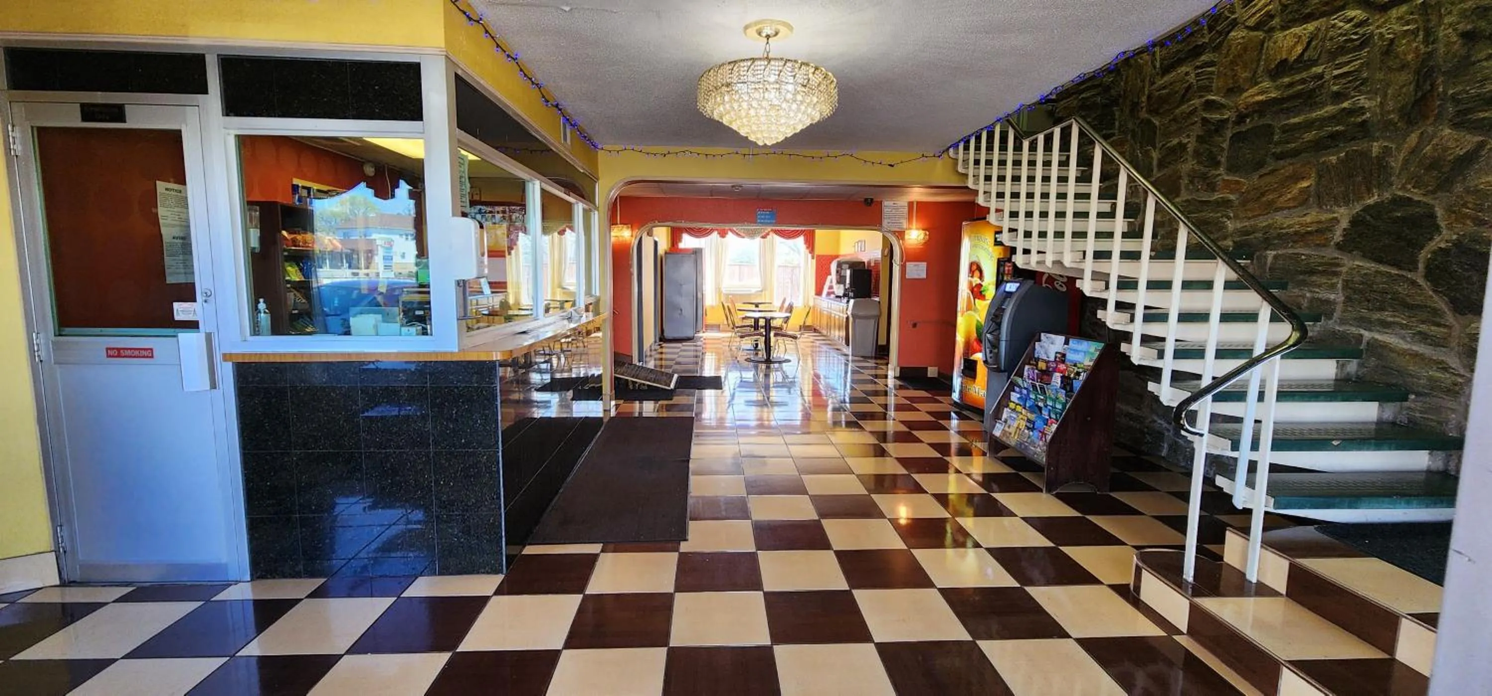 Town House Inn and Suites