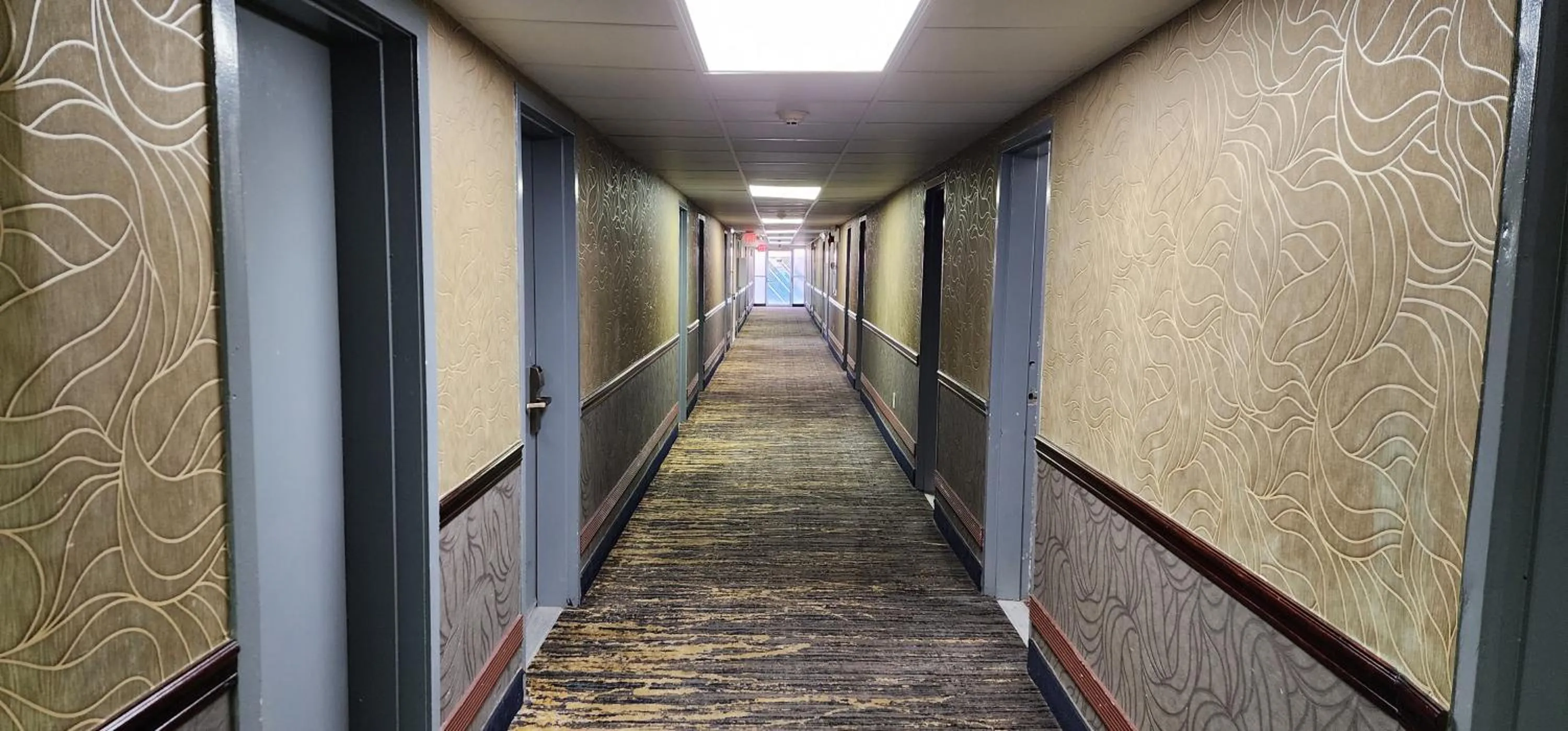 Town House Inn and Suites