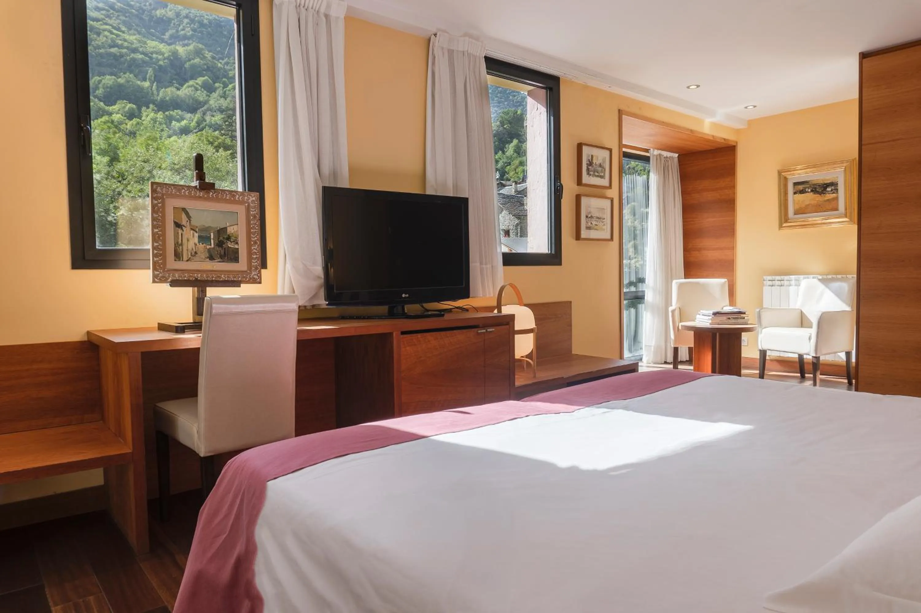 Photo of the whole room, Bed in Hotel Cardós