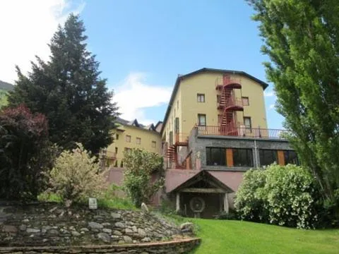 Property building in Hotel Cardós