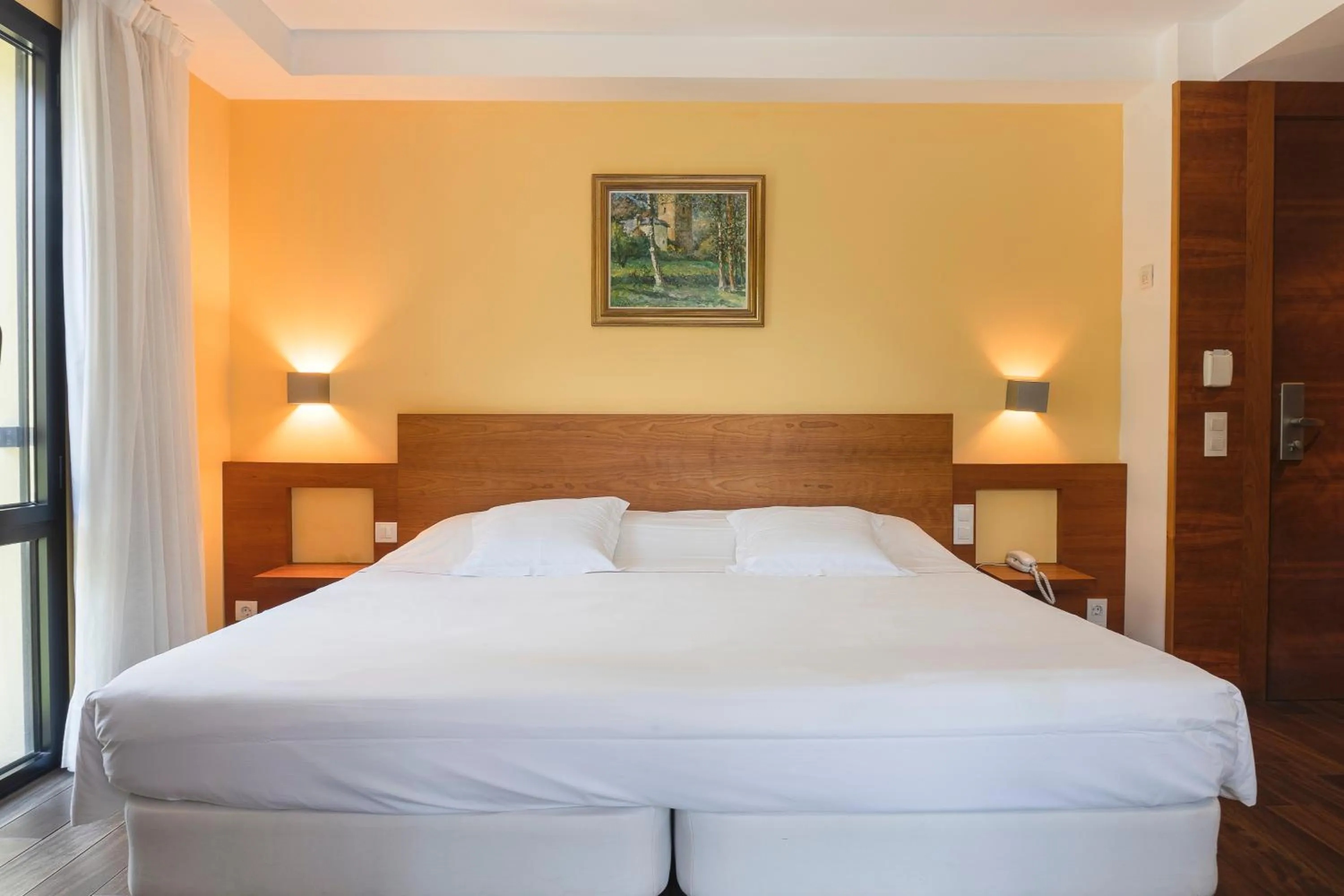 Photo of the whole room, Bed in Hotel Cardós