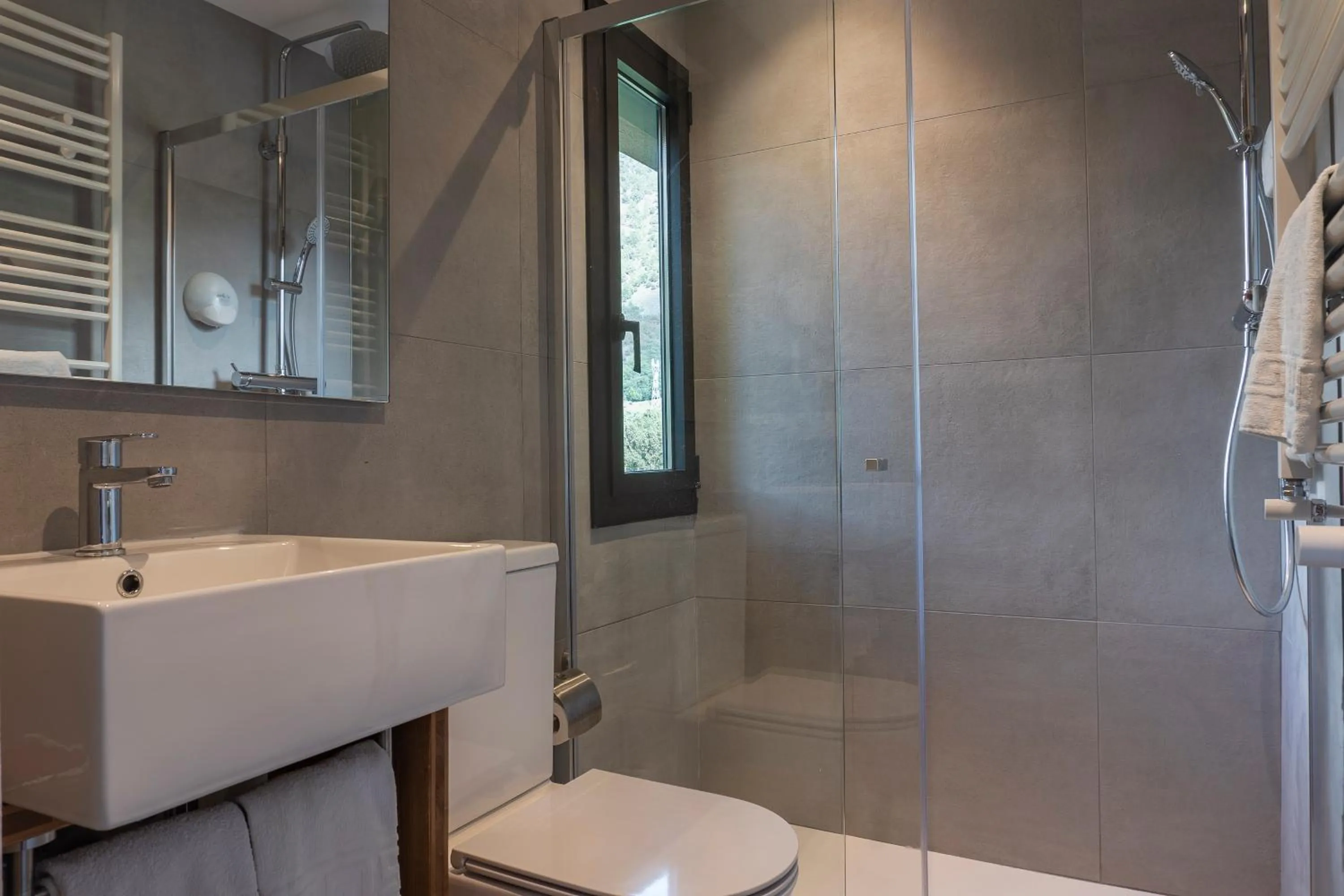 Shower in Hotel Cardós